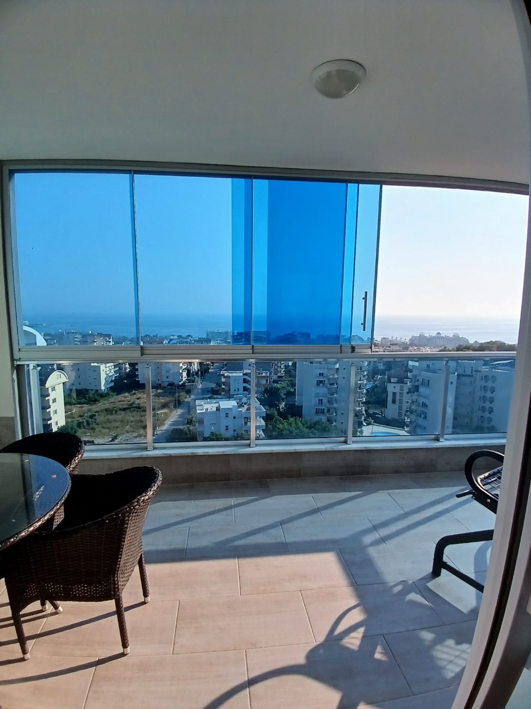 <p>&nbsp;</p>

<p><font dir="auto" style="vertical-align:inherit"><font dir="auto" style="vertical-align:inherit">Продается недвижимость в Алании, Турция. </font></font><br />
<font dir="auto" style="vertical-align:inherit"><font dir="auto" style="vertical-align:inherit">Популярный район Авсаллар. Лучшие песчаные пляжи, отмеченные &laquo;Голубым флагом&raquo;.</font></font></p>

<p><font dir="auto" style="vertical-align:inherit"><font dir="auto" style="vertical-align:inherit">Тихий и безопасный район, окруженный сосновыми лесами, создает целебную атмосферу, напоминающую морскую гладь и сосновый лес. Популярное место среди европейцев. </font></font><br />
<font dir="auto" style="vertical-align:inherit"><font dir="auto" style="vertical-align:inherit">Неподалеку расположены магазины, рестораны, а раз в неделю круглый год проводится рынок с недорогими фермерскими овощами и фруктами. </font></font><br />
<font dir="auto" style="vertical-align:inherit"><font dir="auto" style="vertical-align:inherit">Апартаменты для спокойного отдыха у моря.</font></font></p>

<p><font dir="auto" style="vertical-align:inherit"><font dir="auto" style="vertical-align:inherit">Бассейн, генератор, детские игровые площадки, зона для барбекю, парковка, ухоженный сад и закрытый жилой комплекс.</font></font></p>

<p><font dir="auto" style="vertical-align:inherit"><font dir="auto" style="vertical-align:inherit">До моря 400 метров.</font></font></p>

<p><font dir="auto" style="vertical-align:inherit"><font dir="auto" style="vertical-align:inherit">Продается просторная квартира площадью 70 м&sup2; на 8 этаже, состоящая из одной спальни, одной гостиной и кухни в американском стиле.</font></font></p>

<p><font dir="auto" style="vertical-align:inherit"><font dir="auto" style="vertical-align:inherit">Просторный застекленный балкон открывает великолепный вид на море и весь город.</font></font></p>

<p><font dir="auto" style="vertical-align:inherit"><font dir="auto" style="vertical-align:inherit">На балконе есть садовые качели и стол со стульями.</font></font></p>

<p><font dir="auto" style="vertical-align:inherit"><font dir="auto" style="vertical-align:inherit">В стоимость включена вся бытовая техника и мебель.</font></font></p>
