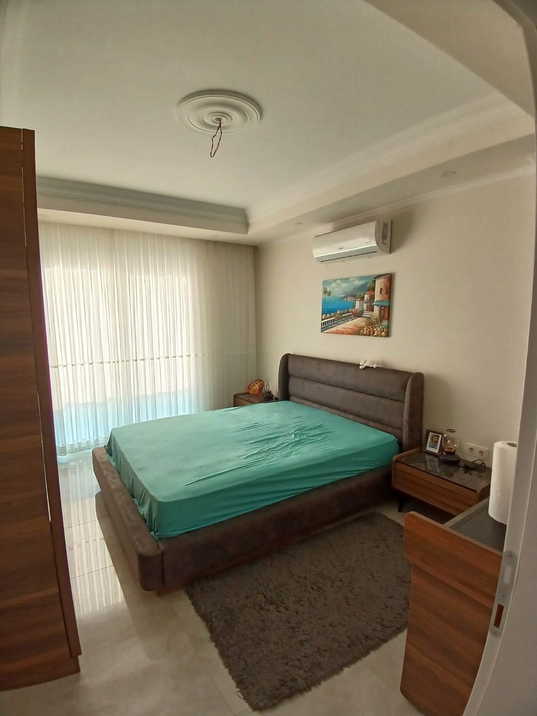 <p>&nbsp;</p>

<p><font dir="auto" style="vertical-align:inherit"><font dir="auto" style="vertical-align:inherit">Продается недвижимость в Алании, Турция. </font></font><br />
<font dir="auto" style="vertical-align:inherit"><font dir="auto" style="vertical-align:inherit">Популярный район Авсаллар. Лучшие песчаные пляжи, отмеченные &laquo;Голубым флагом&raquo;.</font></font></p>

<p><font dir="auto" style="vertical-align:inherit"><font dir="auto" style="vertical-align:inherit">Тихий и безопасный район, окруженный сосновыми лесами, создает целебную атмосферу, напоминающую морскую гладь и сосновый лес. Популярное место среди европейцев. </font></font><br />
<font dir="auto" style="vertical-align:inherit"><font dir="auto" style="vertical-align:inherit">Неподалеку расположены магазины, рестораны, а раз в неделю круглый год проводится рынок с недорогими фермерскими овощами и фруктами. </font></font><br />
<font dir="auto" style="vertical-align:inherit"><font dir="auto" style="vertical-align:inherit">Апартаменты для спокойного отдыха у моря.</font></font></p>

<p><font dir="auto" style="vertical-align:inherit"><font dir="auto" style="vertical-align:inherit">Бассейн, генератор, детские игровые площадки, зона для барбекю, парковка, ухоженный сад и закрытый жилой комплекс.</font></font></p>

<p><font dir="auto" style="vertical-align:inherit"><font dir="auto" style="vertical-align:inherit">До моря 400 метров.</font></font></p>

<p><font dir="auto" style="vertical-align:inherit"><font dir="auto" style="vertical-align:inherit">Продается просторная квартира площадью 70 м&sup2; на 8 этаже, состоящая из одной спальни, одной гостиной и кухни в американском стиле.</font></font></p>

<p><font dir="auto" style="vertical-align:inherit"><font dir="auto" style="vertical-align:inherit">Просторный застекленный балкон открывает великолепный вид на море и весь город.</font></font></p>

<p><font dir="auto" style="vertical-align:inherit"><font dir="auto" style="vertical-align:inherit">На балконе есть садовые качели и стол со стульями.</font></font></p>

<p><font dir="auto" style="vertical-align:inherit"><font dir="auto" style="vertical-align:inherit">В стоимость включена вся бытовая техника и мебель.</font></font></p>
