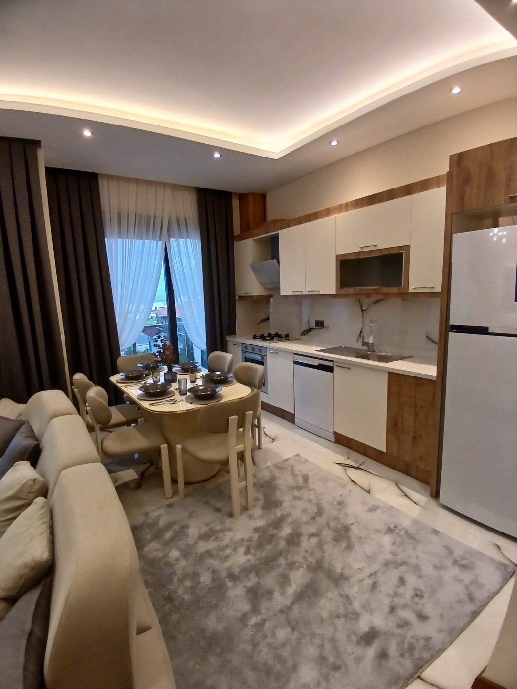 <p><font dir="auto" style="vertical-align:inherit"><font dir="auto" style="vertical-align:inherit">Продается квартира в районе Буюказбахче, Аланья. В 5 минутах от центра города. Рядом магазины, рестораны и базар. При этом район тихий и спокойный, напротив запланирован городской парк.</font></font></p>

<p><font dir="auto" style="vertical-align:inherit"><font dir="auto" style="vertical-align:inherit">До моря всего 1000 метров.</font></font></p>

<p><font dir="auto" style="vertical-align:inherit"><font dir="auto" style="vertical-align:inherit">Новый малоэтажный комплекс с удобствами пятизвездочного отеля.</font></font></p>

<p><font dir="auto" style="vertical-align:inherit"><font dir="auto" style="vertical-align:inherit">Открытый бассейн,</font></font></p>

<p><font dir="auto" style="vertical-align:inherit"><font dir="auto" style="vertical-align:inherit">фитнес</font></font></p>

<p><font dir="auto" style="vertical-align:inherit"><font dir="auto" style="vertical-align:inherit">зона отдыха</font></font></p>

<p><font dir="auto" style="vertical-align:inherit"><font dir="auto" style="vertical-align:inherit">зона барбекю</font></font></p>

<p><font dir="auto" style="vertical-align:inherit"><font dir="auto" style="vertical-align:inherit">детские игровые площадки</font></font></p>

<p><font dir="auto" style="vertical-align:inherit"><font dir="auto" style="vertical-align:inherit">Римская паровая баня</font></font></p>

<p><font dir="auto" style="vertical-align:inherit"><font dir="auto" style="vertical-align:inherit">сауна</font></font></p>

<p><font dir="auto" style="vertical-align:inherit"><font dir="auto" style="vertical-align:inherit">безопасность</font></font></p>

<p><font dir="auto" style="vertical-align:inherit"><font dir="auto" style="vertical-align:inherit">сад</font></font></p>

<p><font dir="auto" style="vertical-align:inherit"><font dir="auto" style="vertical-align:inherit">стоянка</font></font></p>

<p><font dir="auto" style="vertical-align:inherit"><font dir="auto" style="vertical-align:inherit">охраняемая территория</font></font></p>

<p><font dir="auto" style="vertical-align:inherit"><font dir="auto" style="vertical-align:inherit">Мир и природа.</font></font></p>

<p><font dir="auto" style="vertical-align:inherit"><font dir="auto" style="vertical-align:inherit">Из апартаментов открывается вид на море.</font></font></p>

<p><font dir="auto" style="vertical-align:inherit"><font dir="auto" style="vertical-align:inherit">Приобретение этой недвижимости дает возможность получить турецкий вид на жительство или гражданство.</font></font></p>

<p><font dir="auto" style="vertical-align:inherit"><font dir="auto" style="vertical-align:inherit">В продаже еще осталось несколько просторных квартир с 2 и 3 спальнями, двухуровневых апартаментов с садом и двухуровневых апартаментов с террасами.</font></font></p>

<p><font dir="auto" style="vertical-align:inherit"><font dir="auto" style="vertical-align:inherit">К апартаментам есть выход в собственный сад, что очень удобно. Можно установить садовую мебель и наслаждаться завтраками и ужинами на свежем воздухе.</font></font></p>

<p><font dir="auto" style="vertical-align:inherit"><font dir="auto" style="vertical-align:inherit">Комплекс очень тихий и уютный, излюбленное место европейцев.</font></font></p>
