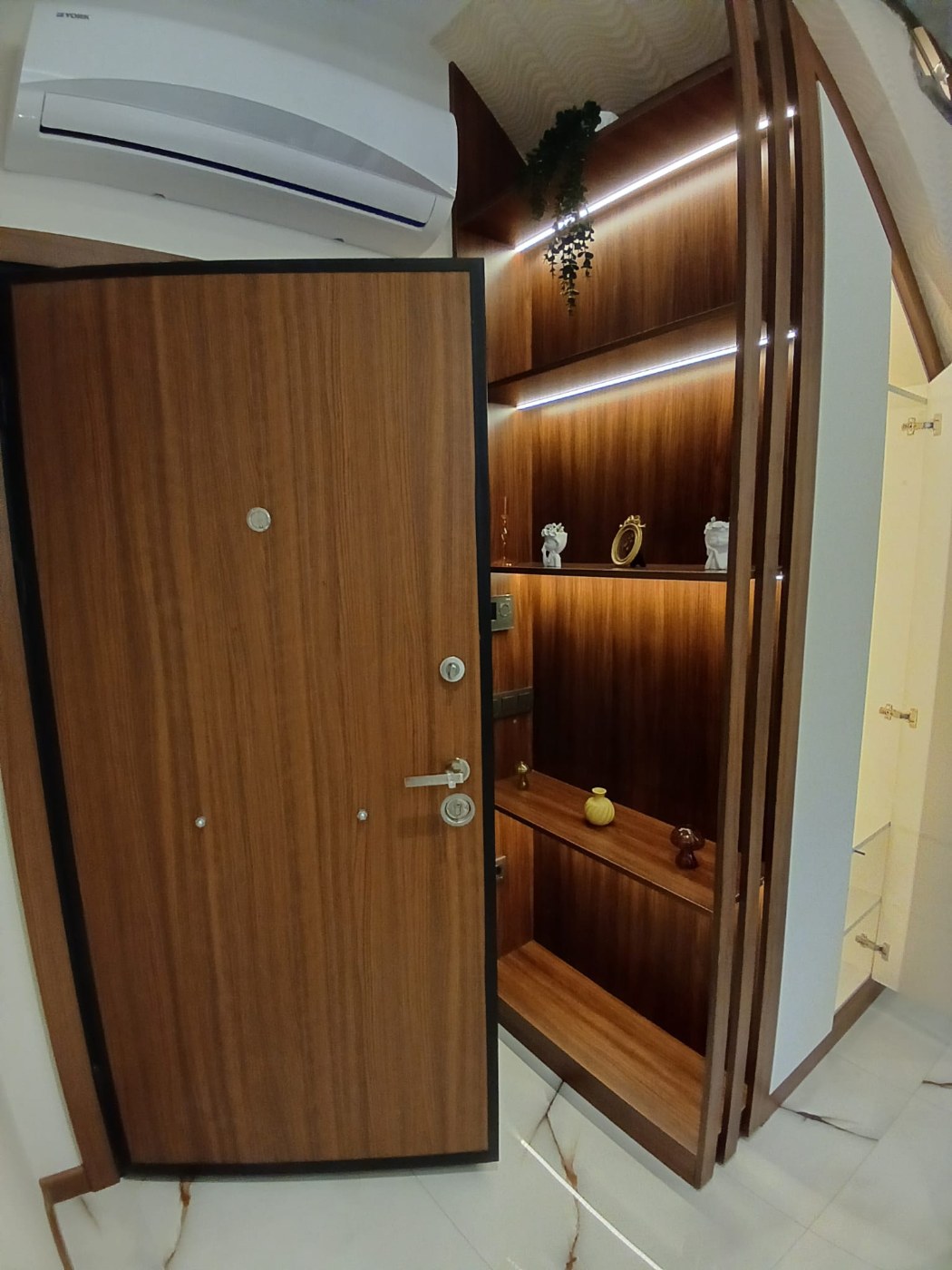 <p><font dir="auto" style="vertical-align:inherit"><font dir="auto" style="vertical-align:inherit">Продается квартира в районе Буюказбахче, Аланья. В 5 минутах от центра города. Рядом магазины, рестораны и базар. При этом район тихий и спокойный, напротив запланирован городской парк.</font></font></p>

<p><font dir="auto" style="vertical-align:inherit"><font dir="auto" style="vertical-align:inherit">До моря всего 1000 метров.</font></font></p>

<p><font dir="auto" style="vertical-align:inherit"><font dir="auto" style="vertical-align:inherit">Новый малоэтажный комплекс с удобствами пятизвездочного отеля.</font></font></p>

<p><font dir="auto" style="vertical-align:inherit"><font dir="auto" style="vertical-align:inherit">Открытый бассейн,</font></font></p>

<p><font dir="auto" style="vertical-align:inherit"><font dir="auto" style="vertical-align:inherit">фитнес</font></font></p>

<p><font dir="auto" style="vertical-align:inherit"><font dir="auto" style="vertical-align:inherit">зона отдыха</font></font></p>

<p><font dir="auto" style="vertical-align:inherit"><font dir="auto" style="vertical-align:inherit">зона барбекю</font></font></p>

<p><font dir="auto" style="vertical-align:inherit"><font dir="auto" style="vertical-align:inherit">детские игровые площадки</font></font></p>

<p><font dir="auto" style="vertical-align:inherit"><font dir="auto" style="vertical-align:inherit">Римская паровая баня</font></font></p>

<p><font dir="auto" style="vertical-align:inherit"><font dir="auto" style="vertical-align:inherit">сауна</font></font></p>

<p><font dir="auto" style="vertical-align:inherit"><font dir="auto" style="vertical-align:inherit">безопасность</font></font></p>

<p><font dir="auto" style="vertical-align:inherit"><font dir="auto" style="vertical-align:inherit">сад</font></font></p>

<p><font dir="auto" style="vertical-align:inherit"><font dir="auto" style="vertical-align:inherit">стоянка</font></font></p>

<p><font dir="auto" style="vertical-align:inherit"><font dir="auto" style="vertical-align:inherit">охраняемая территория</font></font></p>

<p><font dir="auto" style="vertical-align:inherit"><font dir="auto" style="vertical-align:inherit">Мир и природа.</font></font></p>

<p><font dir="auto" style="vertical-align:inherit"><font dir="auto" style="vertical-align:inherit">Из апартаментов открывается вид на море.</font></font></p>

<p><font dir="auto" style="vertical-align:inherit"><font dir="auto" style="vertical-align:inherit">Приобретение этой недвижимости дает возможность получить турецкий вид на жительство или гражданство.</font></font></p>

<p><font dir="auto" style="vertical-align:inherit"><font dir="auto" style="vertical-align:inherit">В продаже еще осталось несколько просторных квартир с 2 и 3 спальнями, двухуровневых апартаментов с садом и двухуровневых апартаментов с террасами.</font></font></p>

<p><font dir="auto" style="vertical-align:inherit"><font dir="auto" style="vertical-align:inherit">К апартаментам есть выход в собственный сад, что очень удобно. Можно установить садовую мебель и наслаждаться завтраками и ужинами на свежем воздухе.</font></font></p>

<p><font dir="auto" style="vertical-align:inherit"><font dir="auto" style="vertical-align:inherit">Комплекс очень тихий и уютный, излюбленное место европейцев.</font></font></p>
