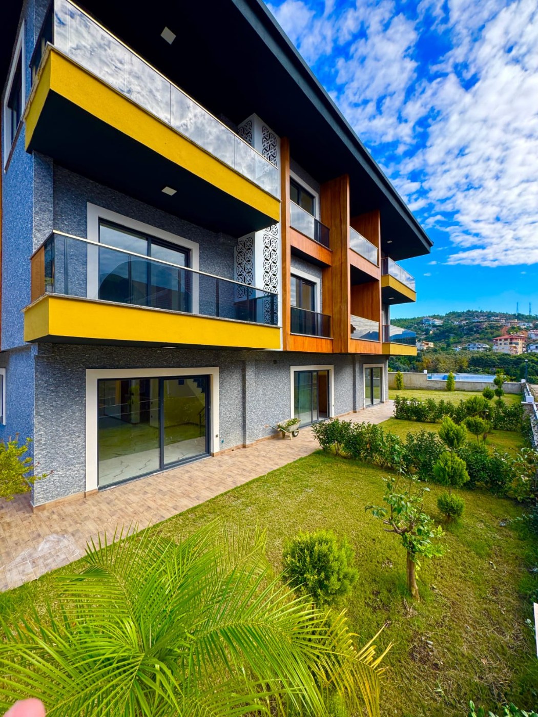 2 and 3 bedroom apartments with sea views in a quiet area near the center of Alanya