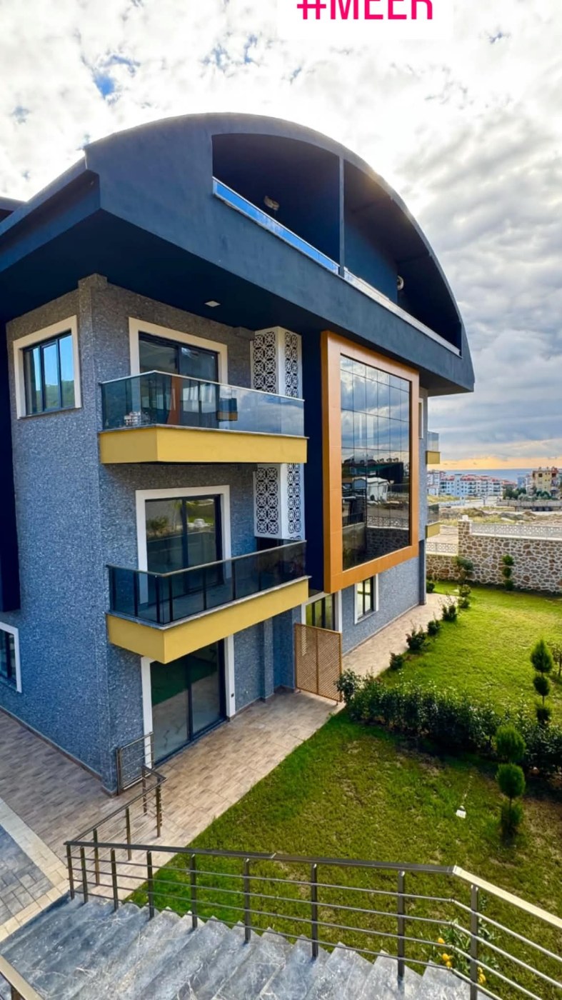 <p><font dir="auto" style="vertical-align:inherit"><font dir="auto" style="vertical-align:inherit">Продается квартира в районе Буюказбахче, Аланья. В 5 минутах от центра города. Рядом магазины, рестораны и базар. При этом район тихий и спокойный, напротив запланирован городской парк.</font></font></p>

<p><font dir="auto" style="vertical-align:inherit"><font dir="auto" style="vertical-align:inherit">До моря всего 1000 метров.</font></font></p>

<p><font dir="auto" style="vertical-align:inherit"><font dir="auto" style="vertical-align:inherit">Новый малоэтажный комплекс с удобствами пятизвездочного отеля.</font></font></p>

<p><font dir="auto" style="vertical-align:inherit"><font dir="auto" style="vertical-align:inherit">Открытый бассейн,</font></font></p>

<p><font dir="auto" style="vertical-align:inherit"><font dir="auto" style="vertical-align:inherit">фитнес</font></font></p>

<p><font dir="auto" style="vertical-align:inherit"><font dir="auto" style="vertical-align:inherit">зона отдыха</font></font></p>

<p><font dir="auto" style="vertical-align:inherit"><font dir="auto" style="vertical-align:inherit">зона барбекю</font></font></p>

<p><font dir="auto" style="vertical-align:inherit"><font dir="auto" style="vertical-align:inherit">детские игровые площадки</font></font></p>

<p><font dir="auto" style="vertical-align:inherit"><font dir="auto" style="vertical-align:inherit">Римская паровая баня</font></font></p>

<p><font dir="auto" style="vertical-align:inherit"><font dir="auto" style="vertical-align:inherit">сауна</font></font></p>

<p><font dir="auto" style="vertical-align:inherit"><font dir="auto" style="vertical-align:inherit">безопасность</font></font></p>

<p><font dir="auto" style="vertical-align:inherit"><font dir="auto" style="vertical-align:inherit">сад</font></font></p>

<p><font dir="auto" style="vertical-align:inherit"><font dir="auto" style="vertical-align:inherit">стоянка</font></font></p>

<p><font dir="auto" style="vertical-align:inherit"><font dir="auto" style="vertical-align:inherit">охраняемая территория</font></font></p>

<p><font dir="auto" style="vertical-align:inherit"><font dir="auto" style="vertical-align:inherit">Мир и природа.</font></font></p>

<p><font dir="auto" style="vertical-align:inherit"><font dir="auto" style="vertical-align:inherit">Из апартаментов открывается вид на море.</font></font></p>

<p><font dir="auto" style="vertical-align:inherit"><font dir="auto" style="vertical-align:inherit">Приобретение этой недвижимости дает возможность получить турецкий вид на жительство или гражданство.</font></font></p>

<p><font dir="auto" style="vertical-align:inherit"><font dir="auto" style="vertical-align:inherit">В продаже еще осталось несколько просторных квартир с 2 и 3 спальнями, двухуровневых апартаментов с садом и двухуровневых апартаментов с террасами.</font></font></p>

<p><font dir="auto" style="vertical-align:inherit"><font dir="auto" style="vertical-align:inherit">К апартаментам есть выход в собственный сад, что очень удобно. Можно установить садовую мебель и наслаждаться завтраками и ужинами на свежем воздухе.</font></font></p>

<p><font dir="auto" style="vertical-align:inherit"><font dir="auto" style="vertical-align:inherit">Комплекс очень тихий и уютный, излюбленное место европейцев.</font></font></p>
