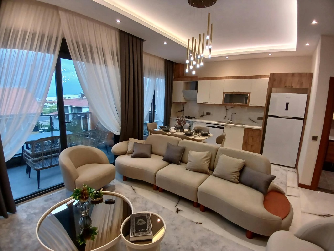 <p><font dir="auto" style="vertical-align:inherit"><font dir="auto" style="vertical-align:inherit">Продается квартира в районе Буюказбахче, Аланья. В 5 минутах от центра города. Рядом магазины, рестораны и базар. При этом район тихий и спокойный, напротив запланирован городской парк.</font></font></p>

<p><font dir="auto" style="vertical-align:inherit"><font dir="auto" style="vertical-align:inherit">До моря всего 1000 метров.</font></font></p>

<p><font dir="auto" style="vertical-align:inherit"><font dir="auto" style="vertical-align:inherit">Новый малоэтажный комплекс с удобствами пятизвездочного отеля.</font></font></p>

<p><font dir="auto" style="vertical-align:inherit"><font dir="auto" style="vertical-align:inherit">Открытый бассейн,</font></font></p>

<p><font dir="auto" style="vertical-align:inherit"><font dir="auto" style="vertical-align:inherit">фитнес</font></font></p>

<p><font dir="auto" style="vertical-align:inherit"><font dir="auto" style="vertical-align:inherit">зона отдыха</font></font></p>

<p><font dir="auto" style="vertical-align:inherit"><font dir="auto" style="vertical-align:inherit">зона барбекю</font></font></p>

<p><font dir="auto" style="vertical-align:inherit"><font dir="auto" style="vertical-align:inherit">детские игровые площадки</font></font></p>

<p><font dir="auto" style="vertical-align:inherit"><font dir="auto" style="vertical-align:inherit">Римская паровая баня</font></font></p>

<p><font dir="auto" style="vertical-align:inherit"><font dir="auto" style="vertical-align:inherit">сауна</font></font></p>

<p><font dir="auto" style="vertical-align:inherit"><font dir="auto" style="vertical-align:inherit">безопасность</font></font></p>

<p><font dir="auto" style="vertical-align:inherit"><font dir="auto" style="vertical-align:inherit">сад</font></font></p>

<p><font dir="auto" style="vertical-align:inherit"><font dir="auto" style="vertical-align:inherit">стоянка</font></font></p>

<p><font dir="auto" style="vertical-align:inherit"><font dir="auto" style="vertical-align:inherit">охраняемая территория</font></font></p>

<p><font dir="auto" style="vertical-align:inherit"><font dir="auto" style="vertical-align:inherit">Мир и природа.</font></font></p>

<p><font dir="auto" style="vertical-align:inherit"><font dir="auto" style="vertical-align:inherit">Из апартаментов открывается вид на море.</font></font></p>

<p><font dir="auto" style="vertical-align:inherit"><font dir="auto" style="vertical-align:inherit">Приобретение этой недвижимости дает возможность получить турецкий вид на жительство или гражданство.</font></font></p>

<p><font dir="auto" style="vertical-align:inherit"><font dir="auto" style="vertical-align:inherit">В продаже еще осталось несколько просторных квартир с 2 и 3 спальнями, двухуровневых апартаментов с садом и двухуровневых апартаментов с террасами.</font></font></p>

<p><font dir="auto" style="vertical-align:inherit"><font dir="auto" style="vertical-align:inherit">К апартаментам есть выход в собственный сад, что очень удобно. Можно установить садовую мебель и наслаждаться завтраками и ужинами на свежем воздухе.</font></font></p>

<p><font dir="auto" style="vertical-align:inherit"><font dir="auto" style="vertical-align:inherit">Комплекс очень тихий и уютный, излюбленное место европейцев.</font></font></p>
