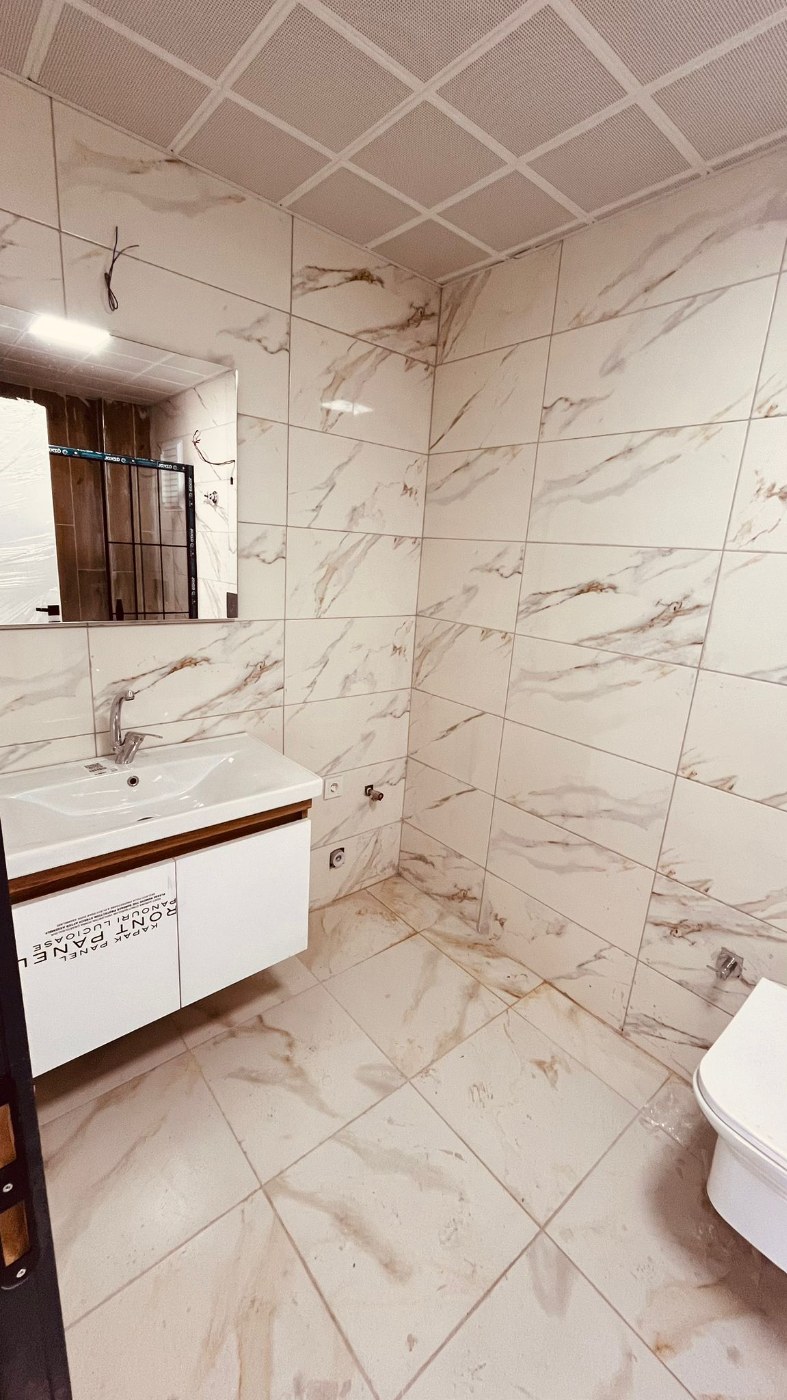<p><font dir="auto" style="vertical-align:inherit"><font dir="auto" style="vertical-align:inherit">Продается. Авсаллар, Аланья. Квартира в новом доме в 1500 метрах от моря. Лучшие песчаные пляжи находятся в Авсалларе. Близость сосновых лесов и моря обеспечивает чистый, целебный воздух.</font></font></p>

<p><font dir="auto" style="vertical-align:inherit"><font dir="auto" style="vertical-align:inherit">Самый безопасный, спокойный и экологически чистый район.</font></font></p>

<p><font dir="auto" style="vertical-align:inherit"><font dir="auto" style="vertical-align:inherit">Новый жилой комплекс с бассейном. Сауна, турецкая баня, парковка, детские площадки, зона барбекю, охрана.</font></font></p>

<p><font dir="auto" style="vertical-align:inherit"><font dir="auto" style="vertical-align:inherit">Квартира на 3-м этаже. 1 гостиная с открытой кухней, 1 спальня, просторный балкон с видом на бассейн.</font></font></p>

<p><font dir="auto" style="vertical-align:inherit"><font dir="auto" style="vertical-align:inherit">Квартира полностью отделана, включает кухонный гарнитур и всю сантехнику.</font></font></p>

<p><font dir="auto" style="vertical-align:inherit"><font dir="auto" style="vertical-align:inherit">Новому владельцу нужно лишь купить мебель и бытовую технику и наслаждаться отдыхом на море.</font></font></p>

<p><font dir="auto" style="vertical-align:inherit"><font dir="auto" style="vertical-align:inherit">Мы можем помочь с выбором мебели и бытовой техники.</font></font></p>
