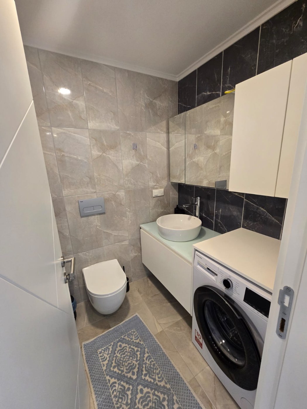 <p>For sale. Beautiful apartment in a new complex 300 meters from the sea. Avsallar, the cleanest sandy beaches and pine forest are found only in this area. Fresh air, peace and quiet, and all the amenities of a 5-star hotel right in the complex!</p>

<p>Indoor and outdoor pools</p>

<p>Hammam</p>

<p>Sauna</p>

<p>Roman steam room</p>

<p>Indoor and outdoor parking</p>

<p>Relaxation areas for children and adults</p>

<p>BBQ areas</p>

<p>Water slides</p>

<p>Fitness</p>

<p>Secured area</p>

<p>Sandy beaches 300 meters away</p>

<p>One-bedroom apartment with a living room and kitchen</p>

<p>Fully furnished with furniture and appliances</p>

<p>Designer renovation</p>

<p>Spacious glazed balcony overlooking the pools</p>

<p>Underfloor heating</p>

<p>Price: &euro;95,000</p>

<p>No additional investment required! Everything is already included!</p>
