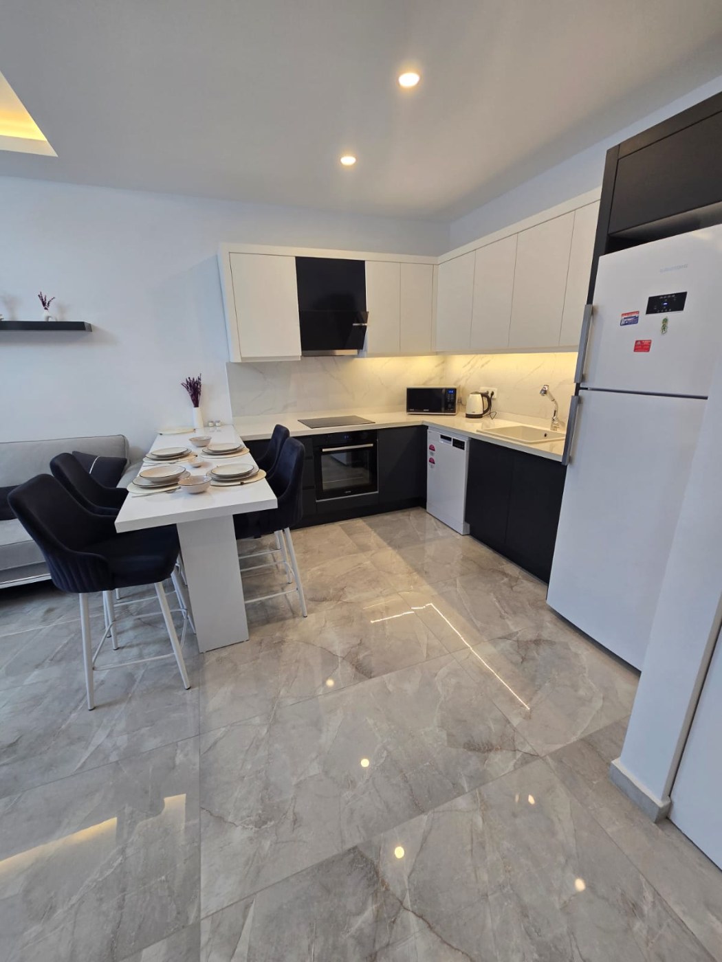 <p>For sale. Beautiful apartment in a new complex 300 meters from the sea. Avsallar, the cleanest sandy beaches and pine forest are found only in this area. Fresh air, peace and quiet, and all the amenities of a 5-star hotel right in the complex!</p>

<p>Indoor and outdoor pools</p>

<p>Hammam</p>

<p>Sauna</p>

<p>Roman steam room</p>

<p>Indoor and outdoor parking</p>

<p>Relaxation areas for children and adults</p>

<p>BBQ areas</p>

<p>Water slides</p>

<p>Fitness</p>

<p>Secured area</p>

<p>Sandy beaches 300 meters away</p>

<p>One-bedroom apartment with a living room and kitchen</p>

<p>Fully furnished with furniture and appliances</p>

<p>Designer renovation</p>

<p>Spacious glazed balcony overlooking the pools</p>

<p>Underfloor heating</p>

<p>Price: &euro;95,000</p>

<p>No additional investment required! Everything is already included!</p>
