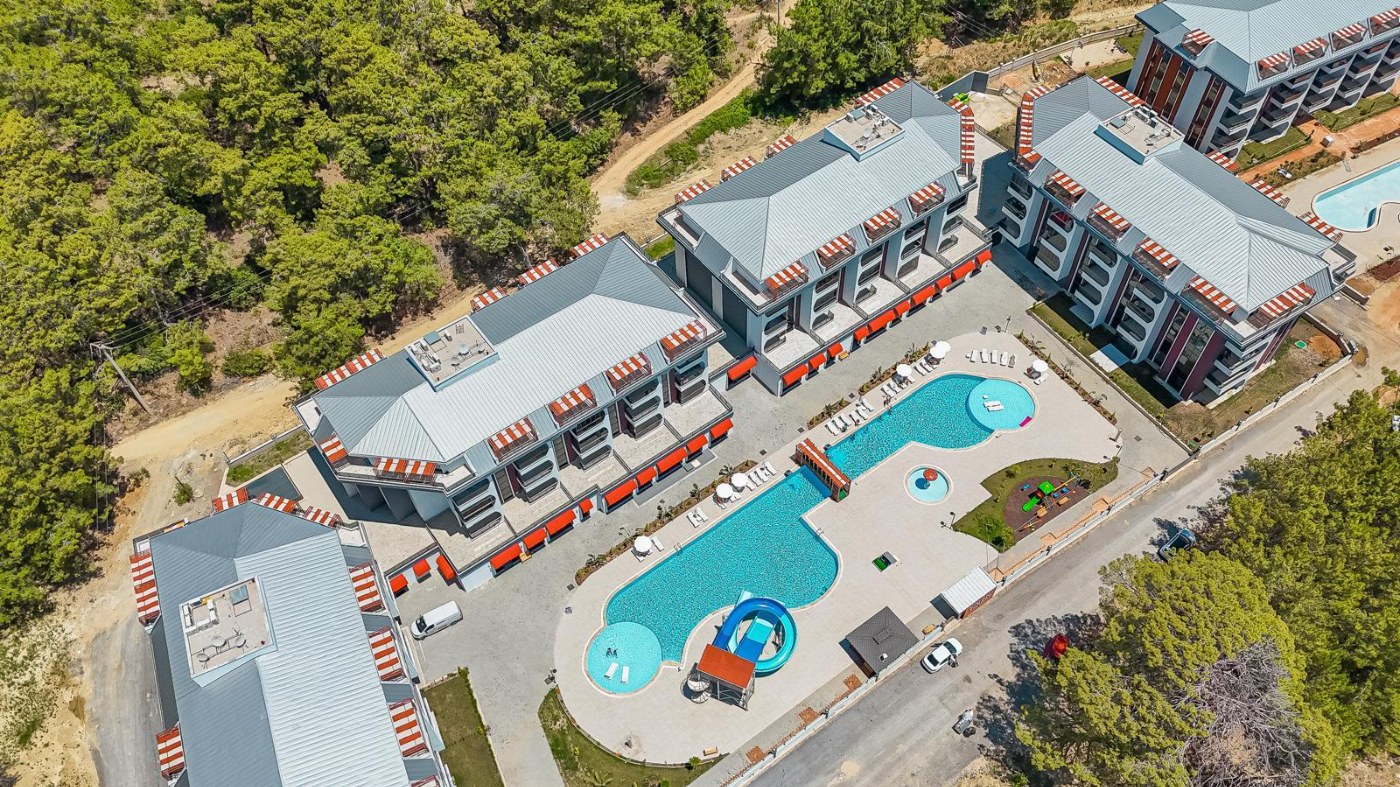 <p>For sale. Beautiful apartment in a new complex 300 meters from the sea. Avsallar, the cleanest sandy beaches and pine forest are found only in this area. Fresh air, peace and quiet, and all the amenities of a 5-star hotel right in the complex!</p>

<p>Indoor and outdoor pools</p>

<p>Hammam</p>

<p>Sauna</p>

<p>Roman steam room</p>

<p>Indoor and outdoor parking</p>

<p>Relaxation areas for children and adults</p>

<p>BBQ areas</p>

<p>Water slides</p>

<p>Fitness</p>

<p>Secured area</p>

<p>Sandy beaches 300 meters away</p>

<p>One-bedroom apartment with a living room and kitchen</p>

<p>Fully furnished with furniture and appliances</p>

<p>Designer renovation</p>

<p>Spacious glazed balcony overlooking the pools</p>

<p>Underfloor heating</p>

<p>Price: &euro;95,000</p>

<p>No additional investment required! Everything is already included!</p>
