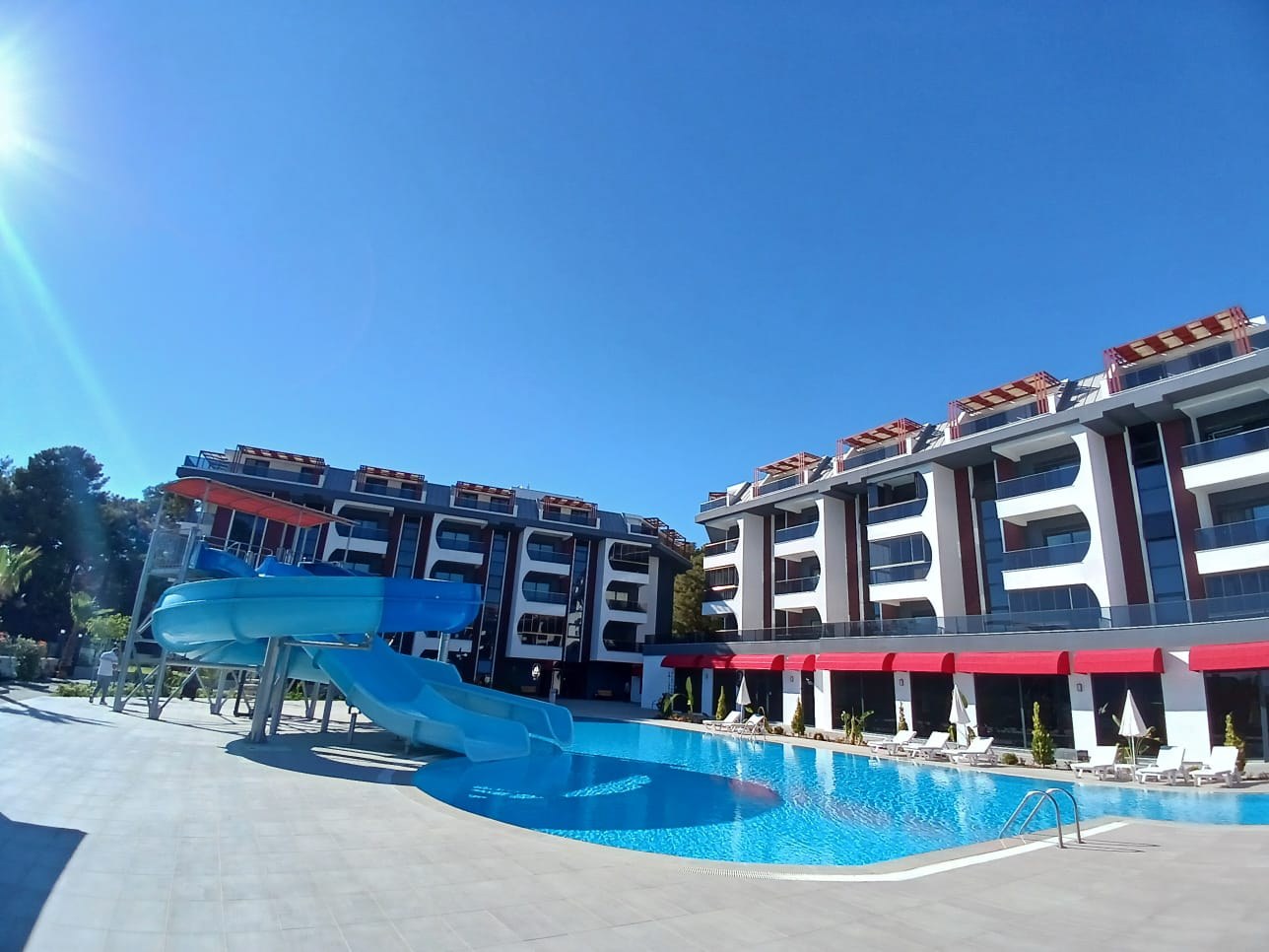 <p>For sale. Beautiful apartment in a new complex 300 meters from the sea. Avsallar, the cleanest sandy beaches and pine forest are found only in this area. Fresh air, peace and quiet, and all the amenities of a 5-star hotel right in the complex!</p>

<p>Indoor and outdoor pools</p>

<p>Hammam</p>

<p>Sauna</p>

<p>Roman steam room</p>

<p>Indoor and outdoor parking</p>

<p>Relaxation areas for children and adults</p>

<p>BBQ areas</p>

<p>Water slides</p>

<p>Fitness</p>

<p>Secured area</p>

<p>Sandy beaches 300 meters away</p>

<p>One-bedroom apartment with a living room and kitchen</p>

<p>Fully furnished with furniture and appliances</p>

<p>Designer renovation</p>

<p>Spacious glazed balcony overlooking the pools</p>

<p>Underfloor heating</p>

<p>Price: &euro;95,000</p>

<p>No additional investment required! Everything is already included!</p>
