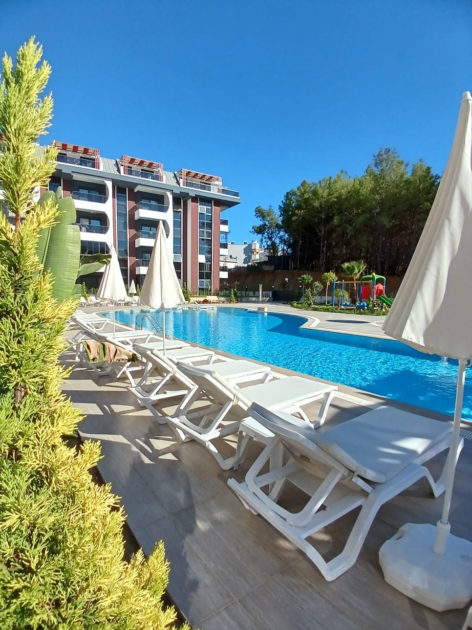 <p>For sale. Beautiful apartment in a new complex 300 meters from the sea. Avsallar, the cleanest sandy beaches and pine forest are found only in this area. Fresh air, peace and quiet, and all the amenities of a 5-star hotel right in the complex!</p>

<p>Indoor and outdoor pools</p>

<p>Hammam</p>

<p>Sauna</p>

<p>Roman steam room</p>

<p>Indoor and outdoor parking</p>

<p>Relaxation areas for children and adults</p>

<p>BBQ areas</p>

<p>Water slides</p>

<p>Fitness</p>

<p>Secured area</p>

<p>Sandy beaches 300 meters away</p>

<p>One-bedroom apartment with a living room and kitchen</p>

<p>Fully furnished with furniture and appliances</p>

<p>Designer renovation</p>

<p>Spacious glazed balcony overlooking the pools</p>

<p>Underfloor heating</p>

<p>Price: &euro;95,000</p>

<p>No additional investment required! Everything is already included!</p>
