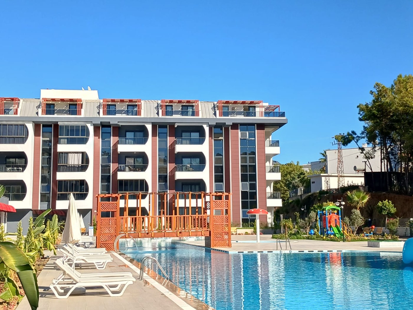 <p>For sale. Beautiful apartment in a new complex 300 meters from the sea. Avsallar, the cleanest sandy beaches and pine forest are found only in this area. Fresh air, peace and quiet, and all the amenities of a 5-star hotel right in the complex!</p>

<p>Indoor and outdoor pools</p>

<p>Hammam</p>

<p>Sauna</p>

<p>Roman steam room</p>

<p>Indoor and outdoor parking</p>

<p>Relaxation areas for children and adults</p>

<p>BBQ areas</p>

<p>Water slides</p>

<p>Fitness</p>

<p>Secured area</p>

<p>Sandy beaches 300 meters away</p>

<p>One-bedroom apartment with a living room and kitchen</p>

<p>Fully furnished with furniture and appliances</p>

<p>Designer renovation</p>

<p>Spacious glazed balcony overlooking the pools</p>

<p>Underfloor heating</p>

<p>Price: &euro;95,000</p>

<p>No additional investment required! Everything is already included!</p>
