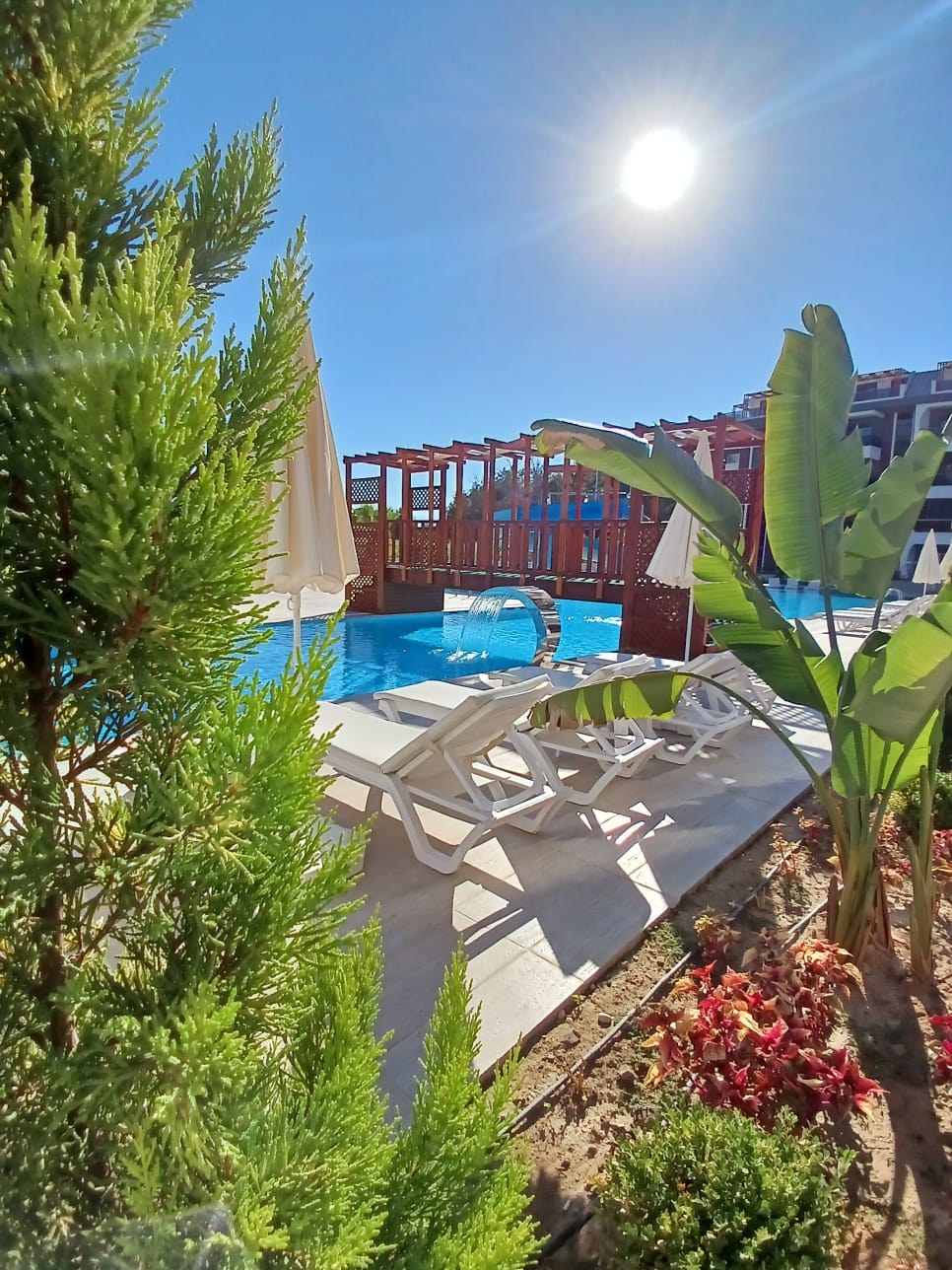 <p>For sale. Beautiful apartment in a new complex 300 meters from the sea. Avsallar, the cleanest sandy beaches and pine forest are found only in this area. Fresh air, peace and quiet, and all the amenities of a 5-star hotel right in the complex!</p>

<p>Indoor and outdoor pools</p>

<p>Hammam</p>

<p>Sauna</p>

<p>Roman steam room</p>

<p>Indoor and outdoor parking</p>

<p>Relaxation areas for children and adults</p>

<p>BBQ areas</p>

<p>Water slides</p>

<p>Fitness</p>

<p>Secured area</p>

<p>Sandy beaches 300 meters away</p>

<p>One-bedroom apartment with a living room and kitchen</p>

<p>Fully furnished with furniture and appliances</p>

<p>Designer renovation</p>

<p>Spacious glazed balcony overlooking the pools</p>

<p>Underfloor heating</p>

<p>Price: &euro;95,000</p>

<p>No additional investment required! Everything is already included!</p>
