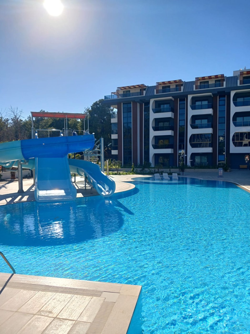 <p>For sale. Beautiful apartment in a new complex 300 meters from the sea. Avsallar, the cleanest sandy beaches and pine forest are found only in this area. Fresh air, peace and quiet, and all the amenities of a 5-star hotel right in the complex!</p>

<p>Indoor and outdoor pools</p>

<p>Hammam</p>

<p>Sauna</p>

<p>Roman steam room</p>

<p>Indoor and outdoor parking</p>

<p>Relaxation areas for children and adults</p>

<p>BBQ areas</p>

<p>Water slides</p>

<p>Fitness</p>

<p>Secured area</p>

<p>Sandy beaches 300 meters away</p>

<p>One-bedroom apartment with a living room and kitchen</p>

<p>Fully furnished with furniture and appliances</p>

<p>Designer renovation</p>

<p>Spacious glazed balcony overlooking the pools</p>

<p>Underfloor heating</p>

<p>Price: &euro;95,000</p>

<p>No additional investment required! Everything is already included!</p>
