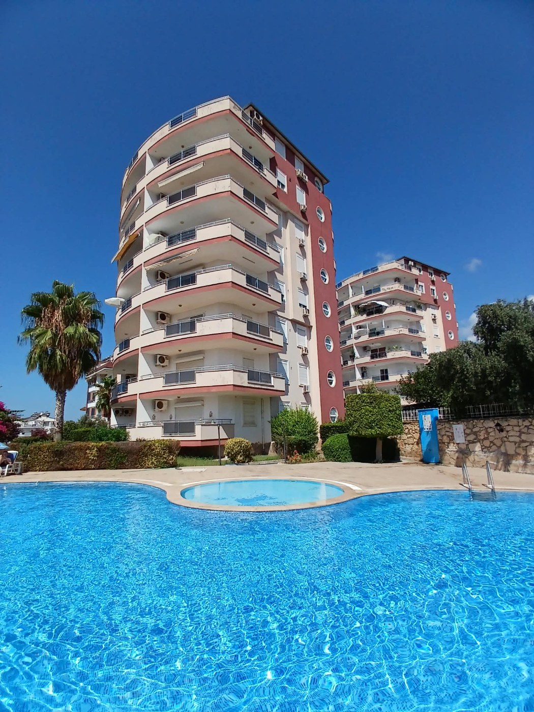 A cozy apartment in the center of Avsallar. A complex with two swimming pools and a fruit orchard!