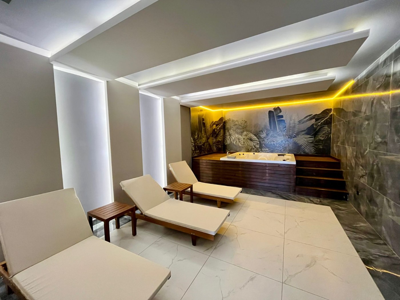 <p>A new complex located just a 5-minute walk from the famous Cleopatra Beach. The complex consists of two residential blocks. Only two apartments remain for sale, currently offered at prices below the developer's rates.</p>

<p>💠 2+1 layout, 75 m&sup2; &mdash; &euro;125,000<br />
💠 1+1 layout, 60 m&sup2; &mdash; &euro;110,000<br />
💠 650 m to the sea<br />
💠 2nd floor; mountain and pool views<br />
💠 Occupancy permit obtained<br />
💠 Saray district; brand-new building<br />
💠 Swimming pool, fitness center, sauna, BBQ area, Jacuzzi, parking, underground passageway</p>
