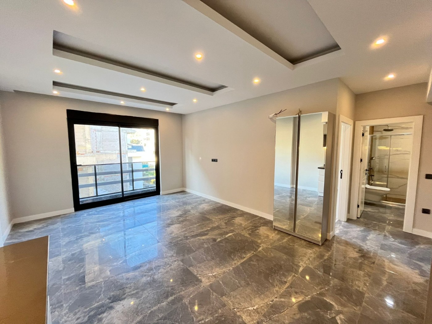 <p>A new complex located just a 5-minute walk from the famous Cleopatra Beach. The complex consists of two residential blocks. Only two apartments remain for sale, currently offered at prices below the developer's rates.</p>

<p>💠 2+1 layout, 75 m&sup2; &mdash; &euro;125,000<br />
💠 1+1 layout, 60 m&sup2; &mdash; &euro;110,000<br />
💠 650 m to the sea<br />
💠 2nd floor; mountain and pool views<br />
💠 Occupancy permit obtained<br />
💠 Saray district; brand-new building<br />
💠 Swimming pool, fitness center, sauna, BBQ area, Jacuzzi, parking, underground passageway</p>
