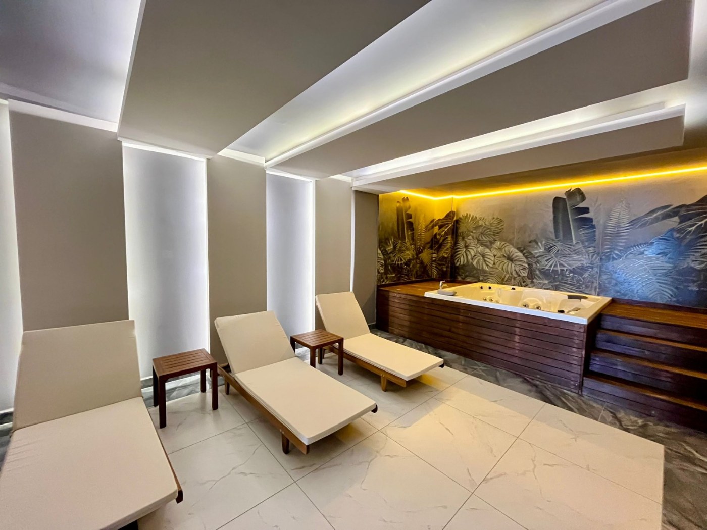 <p>A new complex located just a 5-minute walk from the famous Cleopatra Beach. The complex consists of two residential blocks. Only two apartments remain for sale, currently offered at prices below the developer's rates.</p>

<p>💠 2+1 layout, 75 m&sup2; &mdash; &euro;125,000<br />
💠 1+1 layout, 60 m&sup2; &mdash; &euro;110,000<br />
💠 650 m to the sea<br />
💠 2nd floor; mountain and pool views<br />
💠 Occupancy permit obtained<br />
💠 Saray district; brand-new building<br />
💠 Swimming pool, fitness center, sauna, BBQ area, Jacuzzi, parking, underground passageway</p>
