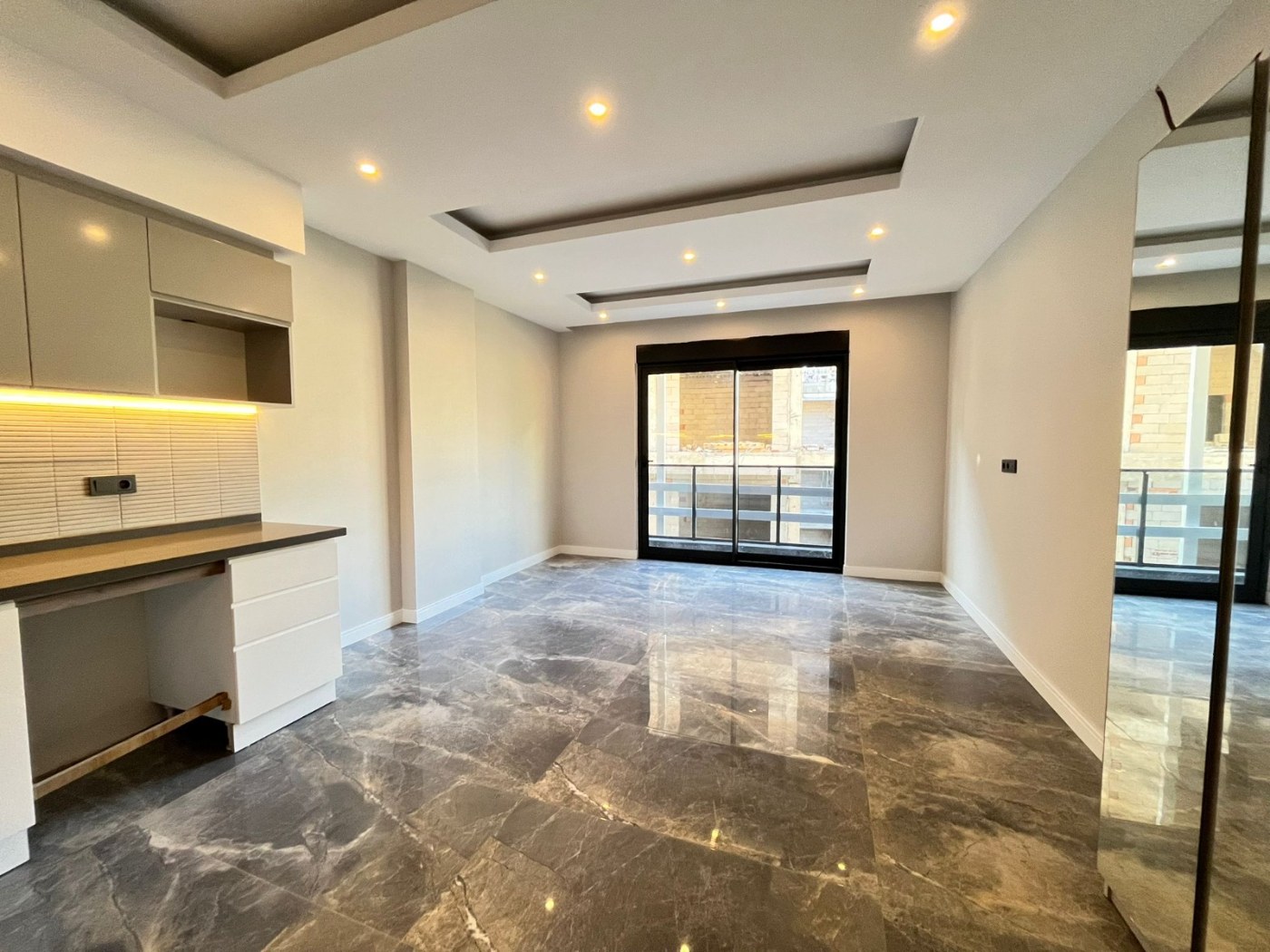 <p>A new complex located just a 5-minute walk from the famous Cleopatra Beach. The complex consists of two residential blocks. Only two apartments remain for sale, currently offered at prices below the developer's rates.</p>

<p>💠 2+1 layout, 75 m&sup2; &mdash; &euro;125,000<br />
💠 1+1 layout, 60 m&sup2; &mdash; &euro;110,000<br />
💠 650 m to the sea<br />
💠 2nd floor; mountain and pool views<br />
💠 Occupancy permit obtained<br />
💠 Saray district; brand-new building<br />
💠 Swimming pool, fitness center, sauna, BBQ area, Jacuzzi, parking, underground passageway</p>
