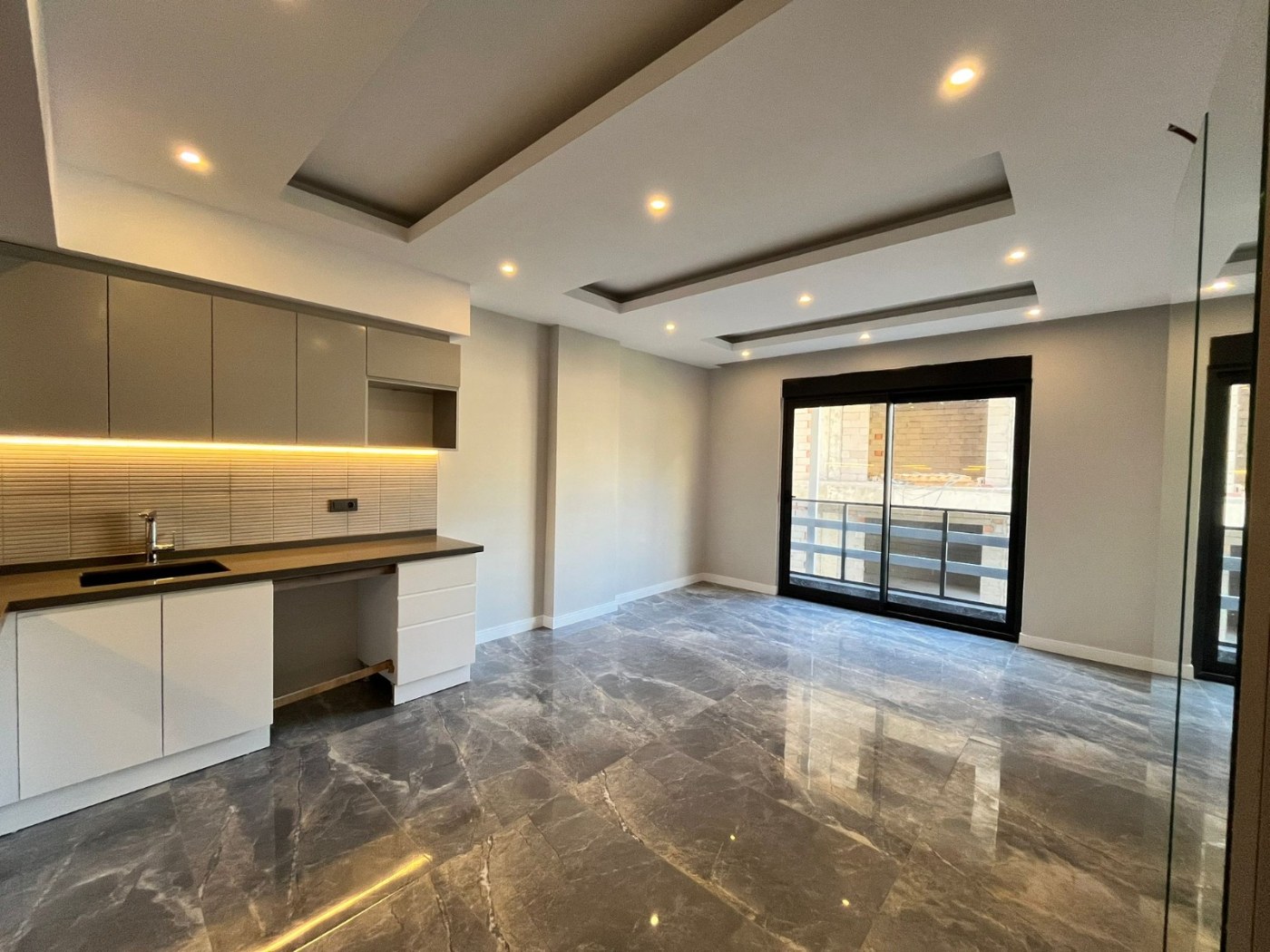 <p>A new complex located just a 5-minute walk from the famous Cleopatra Beach. The complex consists of two residential blocks. Only two apartments remain for sale, currently offered at prices below the developer's rates.</p>

<p>💠 2+1 layout, 75 m&sup2; &mdash; &euro;125,000<br />
💠 1+1 layout, 60 m&sup2; &mdash; &euro;110,000<br />
💠 650 m to the sea<br />
💠 2nd floor; mountain and pool views<br />
💠 Occupancy permit obtained<br />
💠 Saray district; brand-new building<br />
💠 Swimming pool, fitness center, sauna, BBQ area, Jacuzzi, parking, underground passageway</p>
