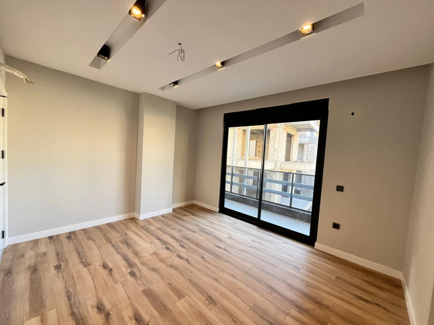 <p>A new complex located just a 5-minute walk from the famous Cleopatra Beach. The complex consists of two residential blocks. Only two apartments remain for sale, currently offered at prices below the developer's rates.</p>

<p>💠 2+1 layout, 75 m&sup2; &mdash; &euro;125,000<br />
💠 1+1 layout, 60 m&sup2; &mdash; &euro;110,000<br />
💠 650 m to the sea<br />
💠 2nd floor; mountain and pool views<br />
💠 Occupancy permit obtained<br />
💠 Saray district; brand-new building<br />
💠 Swimming pool, fitness center, sauna, BBQ area, Jacuzzi, parking, underground passageway</p>
