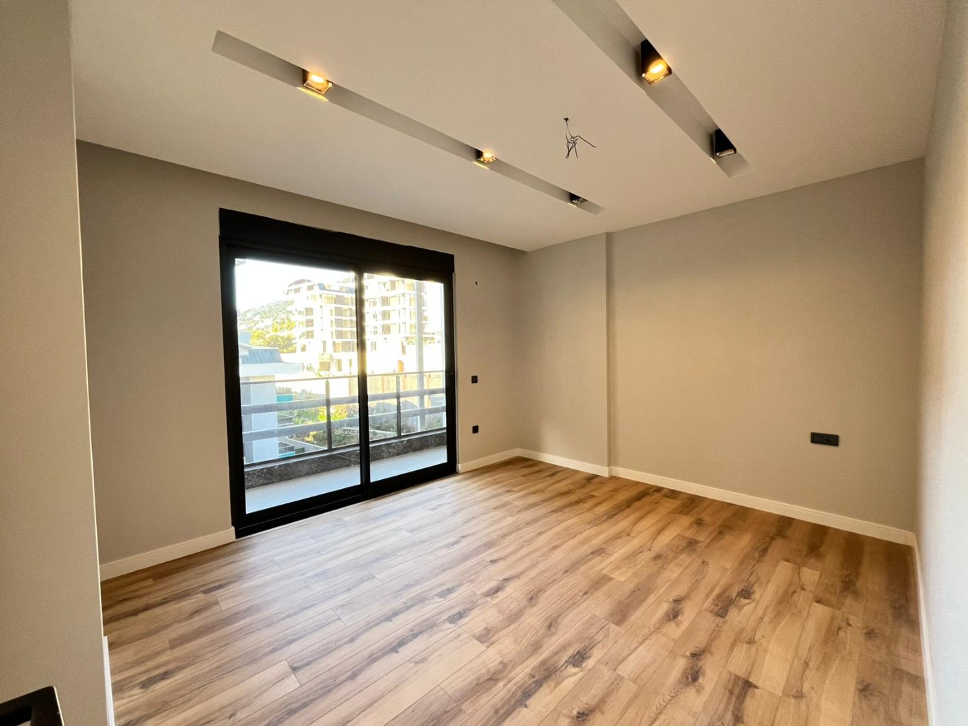 <p>A new complex located just a 5-minute walk from the famous Cleopatra Beach. The complex consists of two residential blocks. Only two apartments remain for sale, currently offered at prices below the developer's rates.</p>

<p>💠 2+1 layout, 75 m&sup2; &mdash; &euro;125,000<br />
💠 1+1 layout, 60 m&sup2; &mdash; &euro;110,000<br />
💠 650 m to the sea<br />
💠 2nd floor; mountain and pool views<br />
💠 Occupancy permit obtained<br />
💠 Saray district; brand-new building<br />
💠 Swimming pool, fitness center, sauna, BBQ area, Jacuzzi, parking, underground passageway</p>
