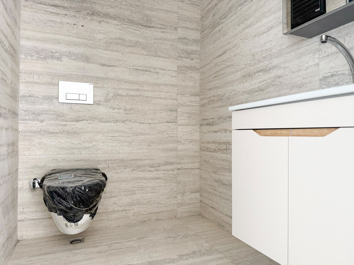 <p><font dir="auto" style="vertical-align:inherit"><font dir="auto" style="vertical-align:inherit">Продается: Уютный новый комплекс в Карджичаке. Главная особенность этого проекта &ndash; панорамный вид на море и весь город. К услугам жильцов: </font></font><br />
<font dir="auto" style="vertical-align:inherit"><font dir="auto" style="vertical-align:inherit">открытый бассейн, </font></font><br />
<font dir="auto" style="vertical-align:inherit"><font dir="auto" style="vertical-align:inherit">фитнес-центр, </font></font><br />
<font dir="auto" style="vertical-align:inherit"><font dir="auto" style="vertical-align:inherit">турецкая баня (хаммам), </font></font><br />
<font dir="auto" style="vertical-align:inherit"><font dir="auto" style="vertical-align:inherit">сауна </font></font><br />
<font dir="auto" style="vertical-align:inherit"><font dir="auto" style="vertical-align:inherit">, зоны отдыха и барбекю, </font></font><br />
<font dir="auto" style="vertical-align:inherit"><font dir="auto" style="vertical-align:inherit">круглосуточная охрана. </font></font><br />
<font dir="auto" style="vertical-align:inherit"><font dir="auto" style="vertical-align:inherit">Расстояние до моря: 2000 м. </font></font><br />
<font dir="auto" style="vertical-align:inherit"><font dir="auto" style="vertical-align:inherit">1+1, 52 м&sup2;, &euro;188 000; </font></font><br />
<font dir="auto" style="vertical-align:inherit"><font dir="auto" style="vertical-align:inherit">2+1, 110 м&sup2;, двухуровневая квартира с садом, &euro;295 000. </font></font><br />
<font dir="auto" style="vertical-align:inherit"><font dir="auto" style="vertical-align:inherit">Более просторные квартиры доступны по запросу.</font></font></p>
