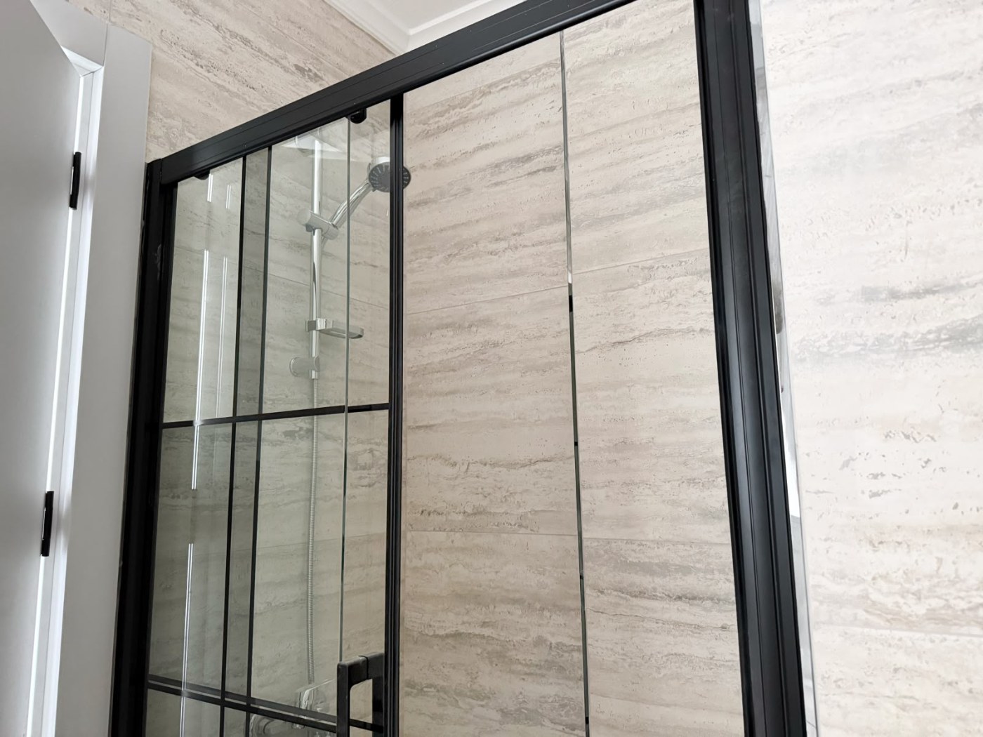<p><font dir="auto" style="vertical-align:inherit"><font dir="auto" style="vertical-align:inherit">Продается: Уютный новый комплекс в Карджичаке. Главная особенность этого проекта &ndash; панорамный вид на море и весь город. К услугам жильцов: </font></font><br />
<font dir="auto" style="vertical-align:inherit"><font dir="auto" style="vertical-align:inherit">открытый бассейн, </font></font><br />
<font dir="auto" style="vertical-align:inherit"><font dir="auto" style="vertical-align:inherit">фитнес-центр, </font></font><br />
<font dir="auto" style="vertical-align:inherit"><font dir="auto" style="vertical-align:inherit">турецкая баня (хаммам), </font></font><br />
<font dir="auto" style="vertical-align:inherit"><font dir="auto" style="vertical-align:inherit">сауна </font></font><br />
<font dir="auto" style="vertical-align:inherit"><font dir="auto" style="vertical-align:inherit">, зоны отдыха и барбекю, </font></font><br />
<font dir="auto" style="vertical-align:inherit"><font dir="auto" style="vertical-align:inherit">круглосуточная охрана. </font></font><br />
<font dir="auto" style="vertical-align:inherit"><font dir="auto" style="vertical-align:inherit">Расстояние до моря: 2000 м. </font></font><br />
<font dir="auto" style="vertical-align:inherit"><font dir="auto" style="vertical-align:inherit">1+1, 52 м&sup2;, &euro;188 000; </font></font><br />
<font dir="auto" style="vertical-align:inherit"><font dir="auto" style="vertical-align:inherit">2+1, 110 м&sup2;, двухуровневая квартира с садом, &euro;295 000. </font></font><br />
<font dir="auto" style="vertical-align:inherit"><font dir="auto" style="vertical-align:inherit">Более просторные квартиры доступны по запросу.</font></font></p>
