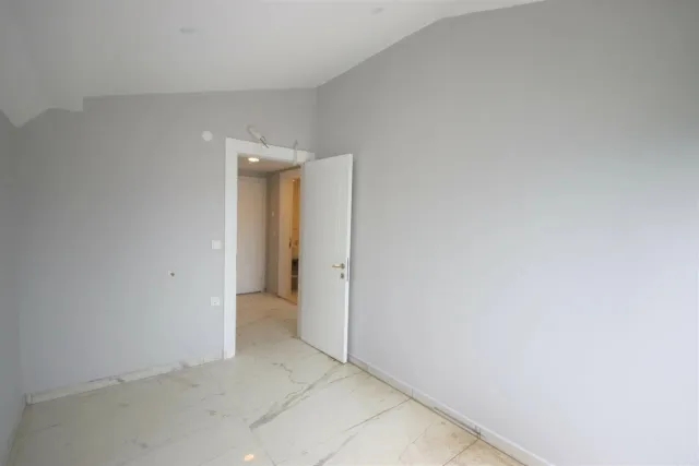 <p>The Voyace Residence is located in the Avsallar district of Alanya, close to Incekum Forest Park and its pleasant beach, and will undoubtedly be one of the best projects in all of Alanya.</p>

<p>On the site; There is an outdoor swimming pool, heated indoor swimming pool, Turkish bath, sauna, steam room, relaxation room, fitness, cinema, children's playground, game room and barbecue area.</p>

<p>There will be plenty of sun loungers and umbrellas on the sun terrace surrounding the outdoor pool, while there will also be a full-time site attendant, CCTV, on-site parking and free Wi-Fi in social areas. The beach approximately 1500 meters south will be served by a regular shuttle bus.</p>

<p>Construction will start in May 2021 and is planned to be completed in June 2022.</p>

<p>We can offer an interest-free payment plan for this project, with payments made in equal installments (monthly or quarterly) throughout the construction period.</p>
