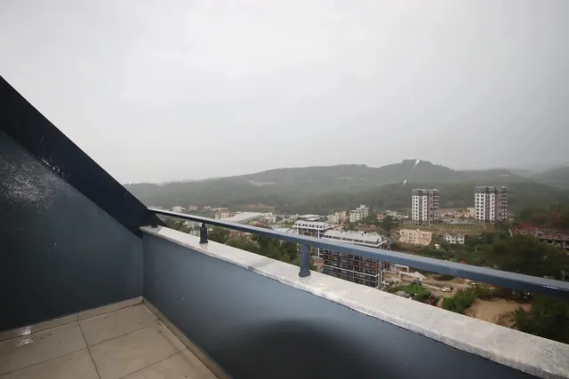 <p>The Voyace Residence is located in the Avsallar district of Alanya, close to Incekum Forest Park and its pleasant beach, and will undoubtedly be one of the best projects in all of Alanya.</p>

<p>On the site; There is an outdoor swimming pool, heated indoor swimming pool, Turkish bath, sauna, steam room, relaxation room, fitness, cinema, children's playground, game room and barbecue area.</p>

<p>There will be plenty of sun loungers and umbrellas on the sun terrace surrounding the outdoor pool, while there will also be a full-time site attendant, CCTV, on-site parking and free Wi-Fi in social areas. The beach approximately 1500 meters south will be served by a regular shuttle bus.</p>

<p>Construction will start in May 2021 and is planned to be completed in June 2022.</p>

<p>We can offer an interest-free payment plan for this project, with payments made in equal installments (monthly or quarterly) throughout the construction period.</p>
