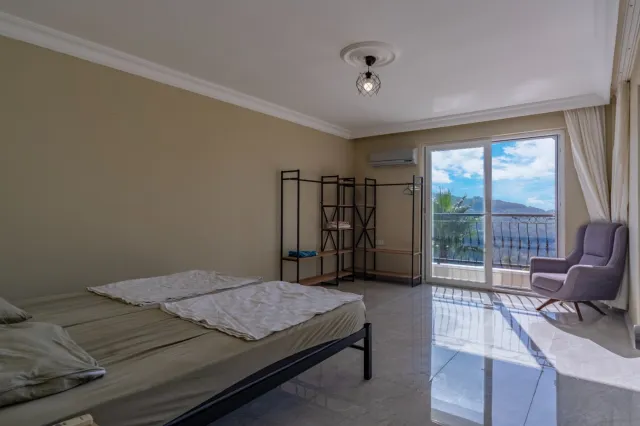 <p>Two magnificent new, fully equipped villas in Karkicak, Alanya. The villas are semi-detached and have a shared swimming pool. Each villa has 3 bedrooms and 1 living room. 380 m2 each villa. The total land area for the two villas is 680 m2. The balconies offer beautiful views of the entire city, mountain landscapes and the sea. You can buy 2 villas together - for one large family.</p>

