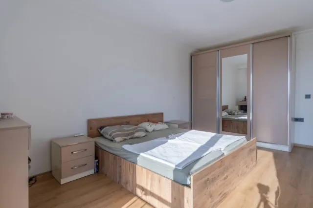 <p>Two magnificent new, fully equipped villas in Karkicak, Alanya. The villas are semi-detached and have a shared swimming pool. Each villa has 3 bedrooms and 1 living room. 380 m2 each villa. The total land area for the two villas is 680 m2. The balconies offer beautiful views of the entire city, mountain landscapes and the sea. You can buy 2 villas together - for one large family.</p>
