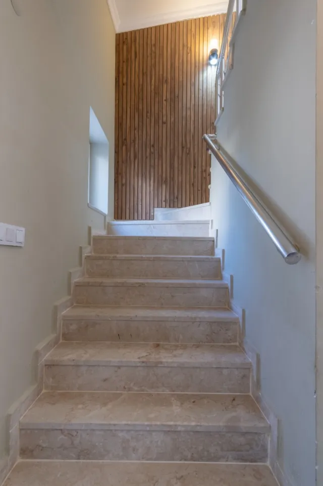 <p>Two magnificent new, fully equipped villas in Karkicak, Alanya. The villas are semi-detached and have a shared swimming pool. Each villa has 3 bedrooms and 1 living room. 380 m2 each villa. The total land area for the two villas is 680 m2. The balconies offer beautiful views of the entire city, mountain landscapes and the sea. You can buy 2 villas together - for one large family.</p>
