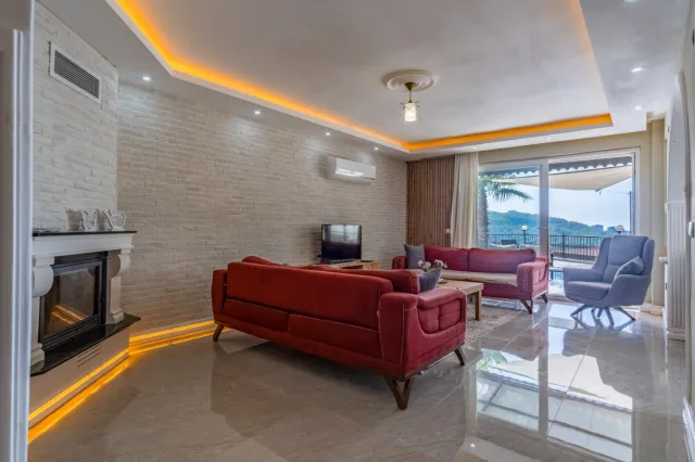<p>Two magnificent new, fully equipped villas in Karkicak, Alanya. The villas are semi-detached and have a shared swimming pool. Each villa has 3 bedrooms and 1 living room. 380 m2 each villa. The total land area for the two villas is 680 m2. The balconies offer beautiful views of the entire city, mountain landscapes and the sea. You can buy 2 villas together - for one large family.</p>
