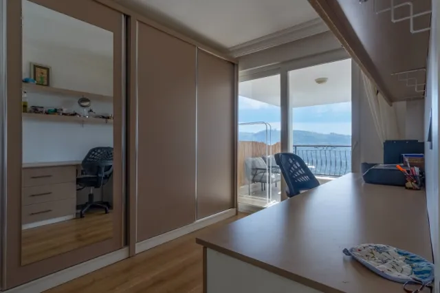 <p>Two magnificent new, fully equipped villas in Karkicak, Alanya. The villas are semi-detached and have a shared swimming pool. Each villa has 3 bedrooms and 1 living room. 380 m2 each villa. The total land area for the two villas is 680 m2. The balconies offer beautiful views of the entire city, mountain landscapes and the sea. You can buy 2 villas together - for one large family.</p>
