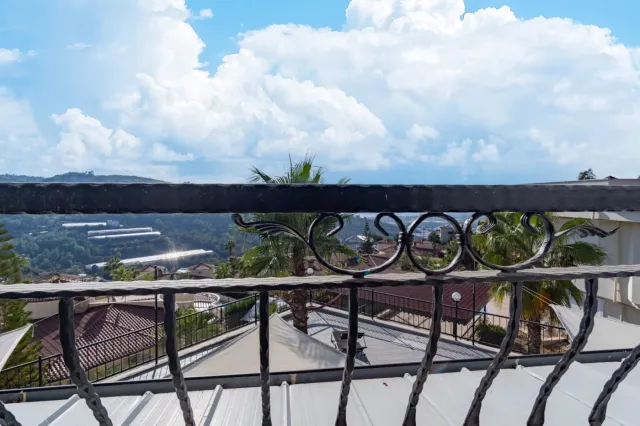 <p>Two magnificent new, fully equipped villas in Karkicak, Alanya. The villas are semi-detached and have a shared swimming pool. Each villa has 3 bedrooms and 1 living room. 380 m2 each villa. The total land area for the two villas is 680 m2. The balconies offer beautiful views of the entire city, mountain landscapes and the sea. You can buy 2 villas together - for one large family.</p>
