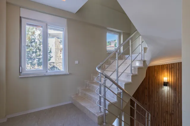 <p>Two magnificent new, fully equipped villas in Karkicak, Alanya. The villas are semi-detached and have a shared swimming pool. Each villa has 3 bedrooms and 1 living room. 380 m2 each villa. The total land area for the two villas is 680 m2. The balconies offer beautiful views of the entire city, mountain landscapes and the sea. You can buy 2 villas together - for one large family.</p>
