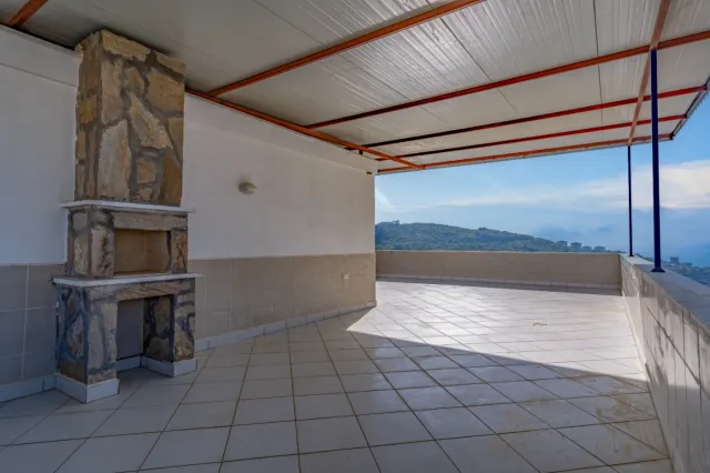 <p>Two magnificent new, fully equipped villas in Karkicak, Alanya. The villas are semi-detached and have a shared swimming pool. Each villa has 3 bedrooms and 1 living room. 380 m2 each villa. The total land area for the two villas is 680 m2. The balconies offer beautiful views of the entire city, mountain landscapes and the sea. You can buy 2 villas together - for one large family.</p>
