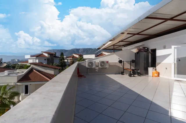 <p>Two magnificent new, fully equipped villas in Karkicak, Alanya. The villas are semi-detached and have a shared swimming pool. Each villa has 3 bedrooms and 1 living room. 380 m2 each villa. The total land area for the two villas is 680 m2. The balconies offer beautiful views of the entire city, mountain landscapes and the sea. You can buy 2 villas together - for one large family.</p>
