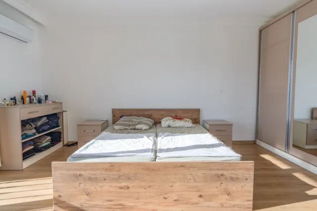 <p>Two magnificent new, fully equipped villas in Karkicak, Alanya. The villas are semi-detached and have a shared swimming pool. Each villa has 3 bedrooms and 1 living room. 380 m2 each villa. The total land area for the two villas is 680 m2. The balconies offer beautiful views of the entire city, mountain landscapes and the sea. You can buy 2 villas together - for one large family.</p>
