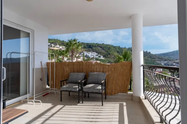 <p>Two magnificent new, fully equipped villas in Karkicak, Alanya. The villas are semi-detached and have a shared swimming pool. Each villa has 3 bedrooms and 1 living room. 380 m2 each villa. The total land area for the two villas is 680 m2. The balconies offer beautiful views of the entire city, mountain landscapes and the sea. You can buy 2 villas together - for one large family.</p>
