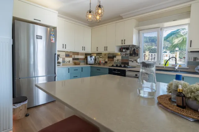 <p>Two magnificent new, fully equipped villas in Karkicak, Alanya. The villas are semi-detached and have a shared swimming pool. Each villa has 3 bedrooms and 1 living room. 380 m2 each villa. The total land area for the two villas is 680 m2. The balconies offer beautiful views of the entire city, mountain landscapes and the sea. You can buy 2 villas together - for one large family.</p>
