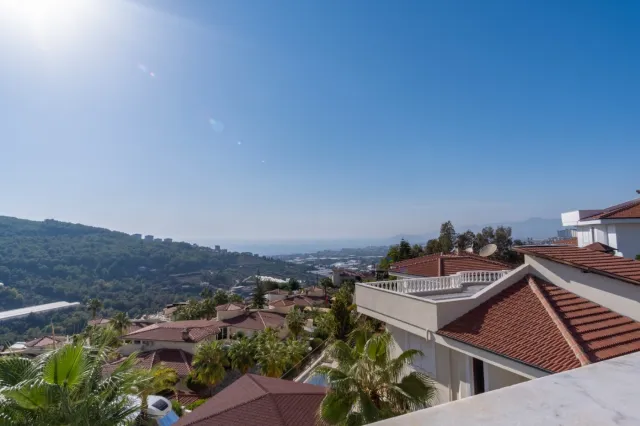 <p>Two magnificent new, fully equipped villas in Karkicak, Alanya. The villas are semi-detached and have a shared swimming pool. Each villa has 3 bedrooms and 1 living room. 380 m2 each villa. The total land area for the two villas is 680 m2. The balconies offer beautiful views of the entire city, mountain landscapes and the sea. You can buy 2 villas together - for one large family.</p>
