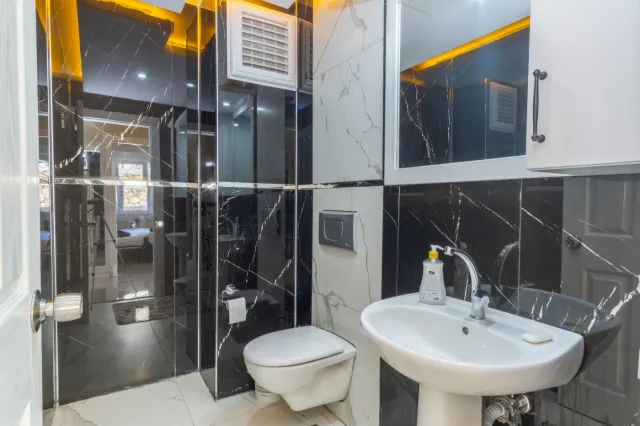 <p>Two magnificent new, fully equipped villas in Karkicak, Alanya. The villas are semi-detached and have a shared swimming pool. Each villa has 3 bedrooms and 1 living room. 380 m2 each villa. The total land area for the two villas is 680 m2. The balconies offer beautiful views of the entire city, mountain landscapes and the sea. You can buy 2 villas together - for one large family.</p>
