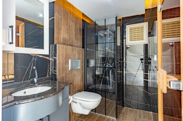<p>Two magnificent new, fully equipped villas in Karkicak, Alanya. The villas are semi-detached and have a shared swimming pool. Each villa has 3 bedrooms and 1 living room. 380 m2 each villa. The total land area for the two villas is 680 m2. The balconies offer beautiful views of the entire city, mountain landscapes and the sea. You can buy 2 villas together - for one large family.</p>
