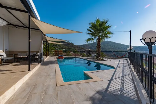 <p>Two magnificent new, fully equipped villas in Karkicak, Alanya. The villas are semi-detached and have a shared swimming pool. Each villa has 3 bedrooms and 1 living room. 380 m2 each villa. The total land area for the two villas is 680 m2. The balconies offer beautiful views of the entire city, mountain landscapes and the sea. You can buy 2 villas together - for one large family.</p>
