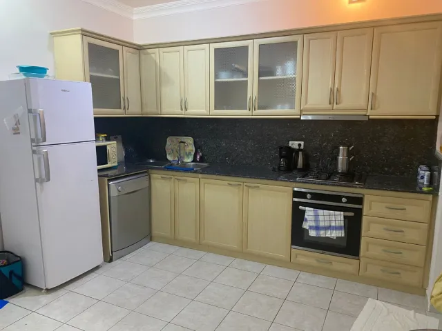 <p>&nbsp;View villa in Oba area, Alanya.</p>

<p>&nbsp;</p>

<p>&nbsp;140 m2<br />
3 bedrooms and kitchen open to living room.<br />
3 WC - 2 with bathroom<br />
single storey<br />
The building is made of reinforced concrete, it is possible to build additional floors on it.</p>
