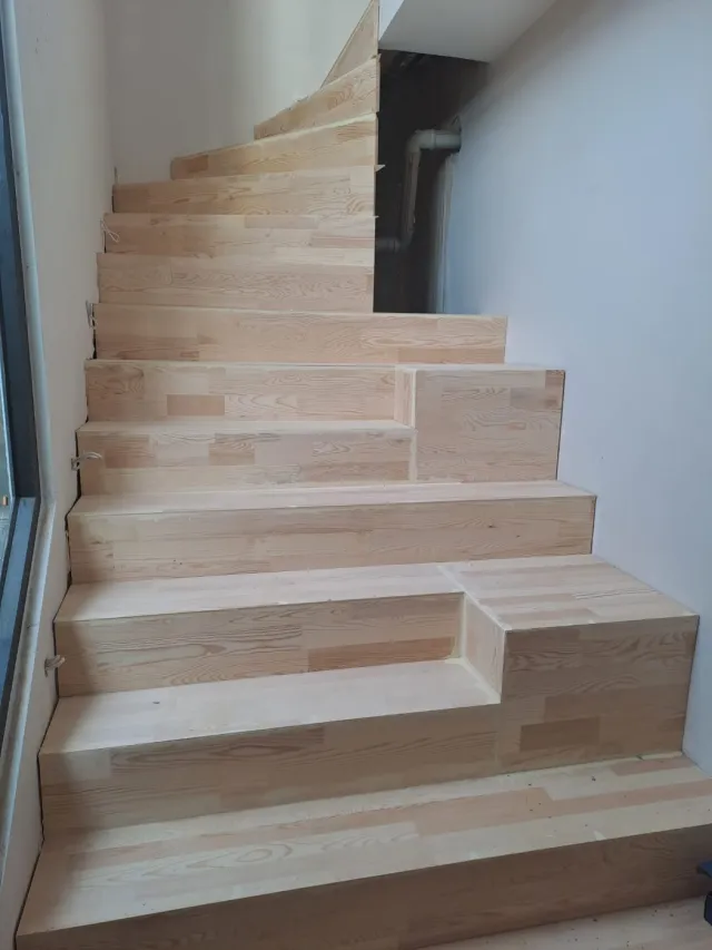 <p>Only&nbsp; 350 m away from sandy beach of Konaklı neighbourhood of Alanya, NEW LEVEL AKROPORA promises a great holiday concept. Located in a position where mostly luxury residences and great hotels exist which makes NEW LEVEL AKROPORA the latest luxury option as a luxury property in the area.</p>

<p>NEW LEVEL AKROPORA consist of 3 blocks of total 36 apartments - each block is only 4 storeys. If you are that one does not like big crowds then this residence will give you the peace and quiet.</p>

<p>The residence offers great on-site facilities fill full every needs for comfort.&nbsp;<br />
<br />
&bull; Open pool<br />
&bull; Heated hot pool<br />
&bull; Gymnastics<br />
&bull; Sauna/Jacuzzi<br />
&bull; Car park<br />
&bull; Lobby<br />
&bull; Play area/kids room<br />
&bull; Cafeteria / pool bar<br />
&bull; 24/7 Security and video surveillance</p>

<p>&nbsp;</p>
