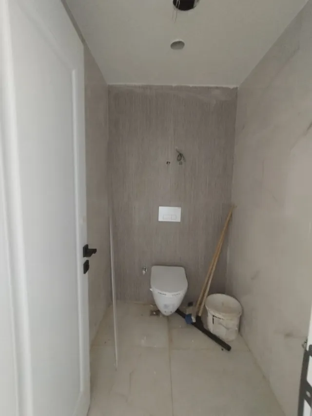 <p>Only&nbsp; 350 m away from sandy beach of Konaklı neighbourhood of Alanya, NEW LEVEL AKROPORA promises a great holiday concept. Located in a position where mostly luxury residences and great hotels exist which makes NEW LEVEL AKROPORA the latest luxury option as a luxury property in the area.</p>

<p>NEW LEVEL AKROPORA consist of 3 blocks of total 36 apartments - each block is only 4 storeys. If you are that one does not like big crowds then this residence will give you the peace and quiet.</p>

<p>The residence offers great on-site facilities fill full every needs for comfort.&nbsp;<br />
<br />
&bull; Open pool<br />
&bull; Heated hot pool<br />
&bull; Gymnastics<br />
&bull; Sauna/Jacuzzi<br />
&bull; Car park<br />
&bull; Lobby<br />
&bull; Play area/kids room<br />
&bull; Cafeteria / pool bar<br />
&bull; 24/7 Security and video surveillance</p>

<p>&nbsp;</p>
