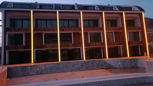 <p>Only&nbsp; 350 m away from sandy beach of Konaklı neighbourhood of Alanya, NEW LEVEL AKROPORA promises a great holiday concept. Located in a position where mostly luxury residences and great hotels exist which makes NEW LEVEL AKROPORA the latest luxury option as a luxury property in the area.</p>

<p>NEW LEVEL AKROPORA consist of 3 blocks of total 36 apartments - each block is only 4 storeys. If you are that one does not like big crowds then this residence will give you the peace and quiet.</p>

<p>The residence offers great on-site facilities fill full every needs for comfort.&nbsp;<br />
<br />
&bull; Open pool<br />
&bull; Heated hot pool<br />
&bull; Gymnastics<br />
&bull; Sauna/Jacuzzi<br />
&bull; Car park<br />
&bull; Lobby<br />
&bull; Play area/kids room<br />
&bull; Cafeteria / pool bar<br />
&bull; 24/7 Security and video surveillance</p>

<p>&nbsp;</p>
