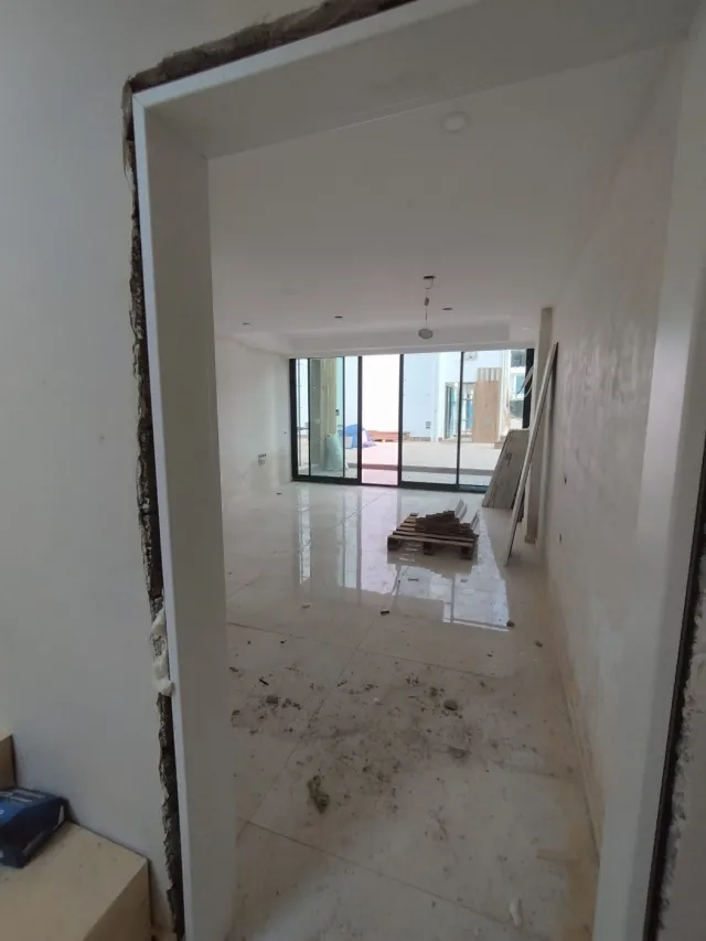 <p>Only&nbsp; 350 m away from sandy beach of Konaklı neighbourhood of Alanya, NEW LEVEL AKROPORA promises a great holiday concept. Located in a position where mostly luxury residences and great hotels exist which makes NEW LEVEL AKROPORA the latest luxury option as a luxury property in the area.</p>

<p>NEW LEVEL AKROPORA consist of 3 blocks of total 36 apartments - each block is only 4 storeys. If you are that one does not like big crowds then this residence will give you the peace and quiet.</p>

<p>The residence offers great on-site facilities fill full every needs for comfort.&nbsp;<br />
<br />
&bull; Open pool<br />
&bull; Heated hot pool<br />
&bull; Gymnastics<br />
&bull; Sauna/Jacuzzi<br />
&bull; Car park<br />
&bull; Lobby<br />
&bull; Play area/kids room<br />
&bull; Cafeteria / pool bar<br />
&bull; 24/7 Security and video surveillance</p>

<p>&nbsp;</p>
