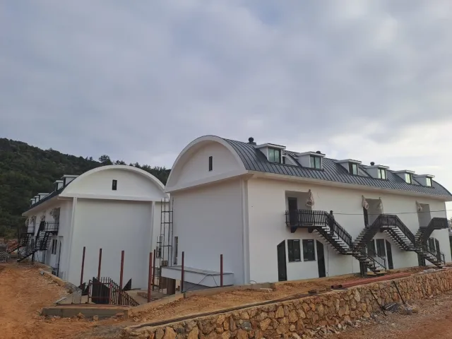 <p>Only&nbsp; 350 m away from sandy beach of Konaklı neighbourhood of Alanya, NEW LEVEL AKROPORA promises a great holiday concept. Located in a position where mostly luxury residences and great hotels exist which makes NEW LEVEL AKROPORA the latest luxury option as a luxury property in the area.</p>

<p>NEW LEVEL AKROPORA consist of 3 blocks of total 36 apartments - each block is only 4 storeys. If you are that one does not like big crowds then this residence will give you the peace and quiet.</p>

<p>The residence offers great on-site facilities fill full every needs for comfort.&nbsp;<br />
<br />
&bull; Open pool<br />
&bull; Heated hot pool<br />
&bull; Gymnastics<br />
&bull; Sauna/Jacuzzi<br />
&bull; Car park<br />
&bull; Lobby<br />
&bull; Play area/kids room<br />
&bull; Cafeteria / pool bar<br />
&bull; 24/7 Security and video surveillance</p>

<p>&nbsp;</p>
